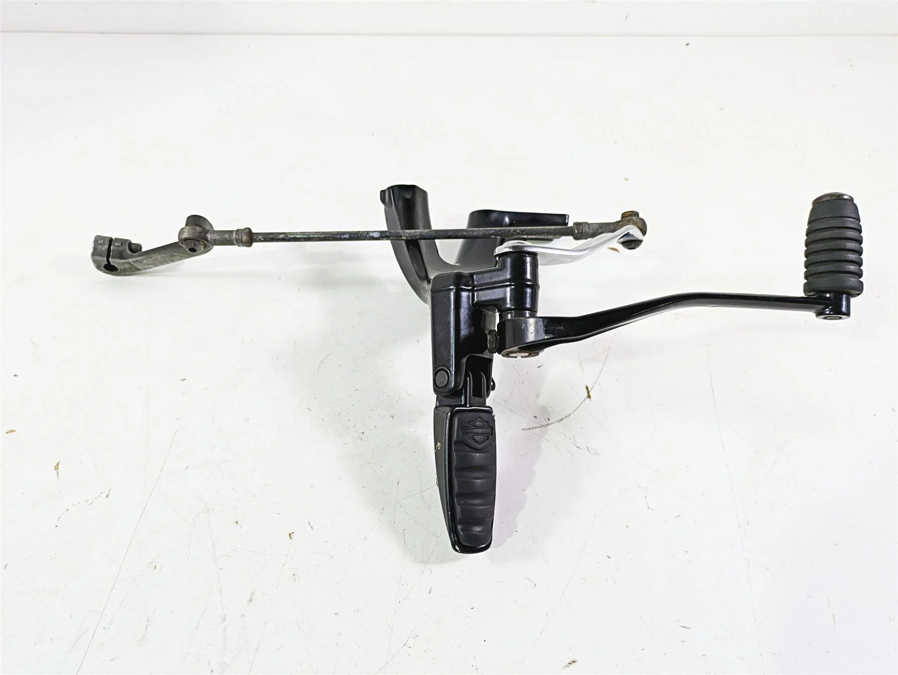 2018 Harley Softail FXFBS Fat Bob Left Rider Footpeg & Shifter 33600134 33600211