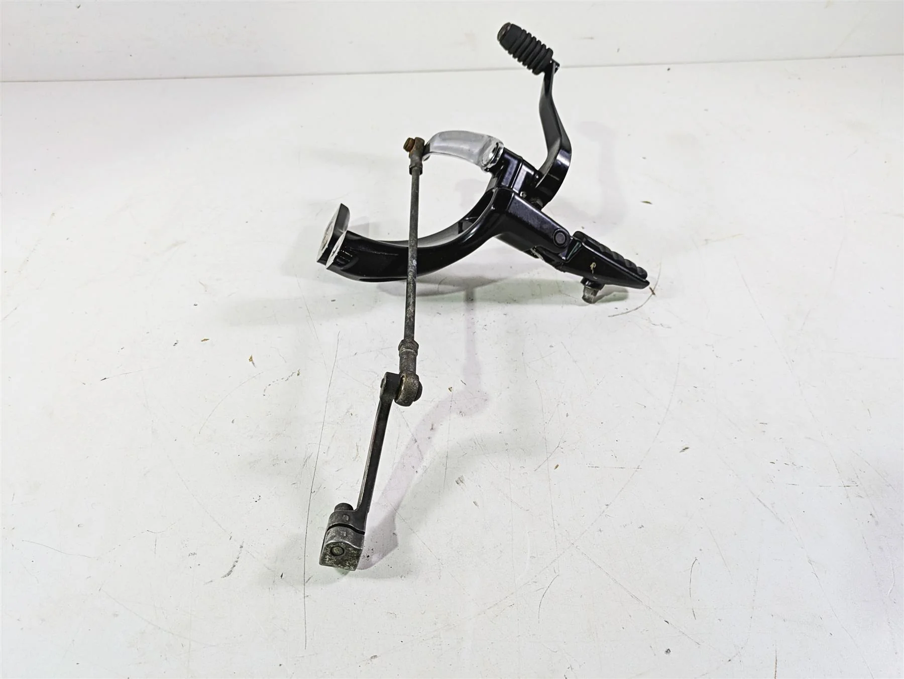 2018 Harley Softail FXFBS Fat Bob Left Rider Footpeg & Shifter 33600134 33600211 - Image 3