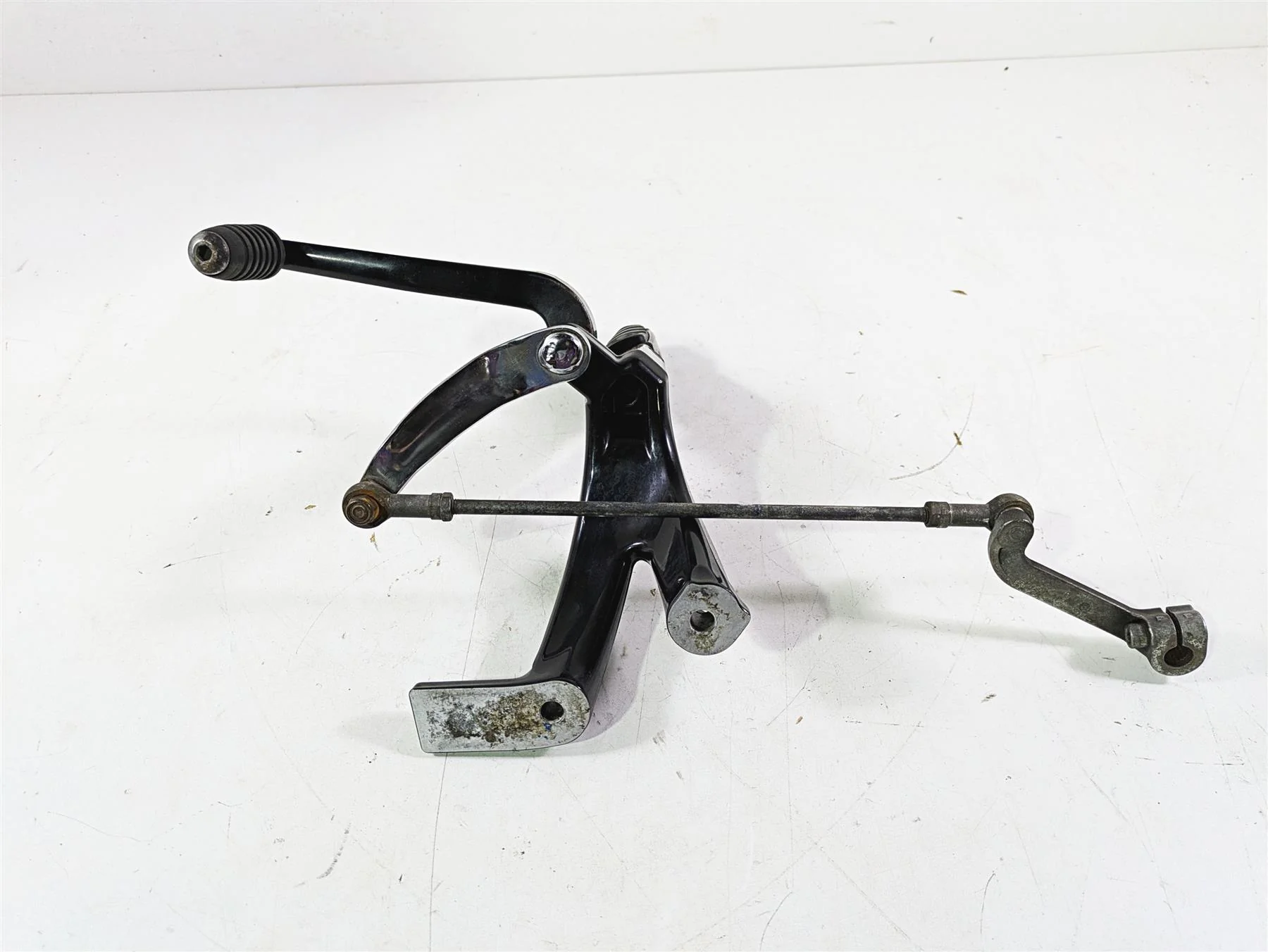 2018 Harley Softail FXFBS Fat Bob Left Rider Footpeg & Shifter 33600134 33600211 - Image 4