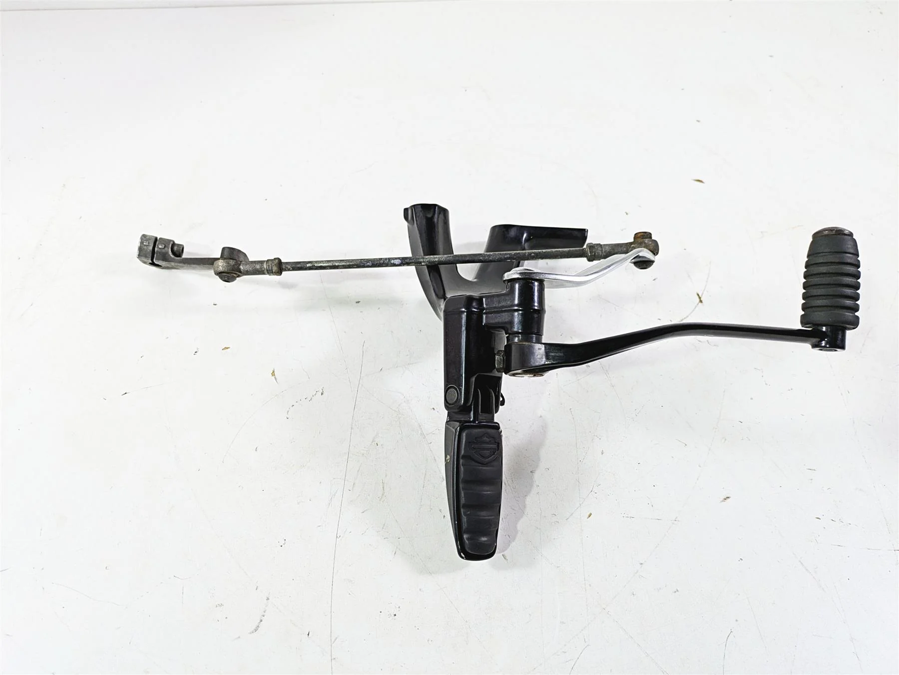 2018 Harley Softail FXFBS Fat Bob Left Rider Footpeg & Shifter 33600134 33600211 - Image 6