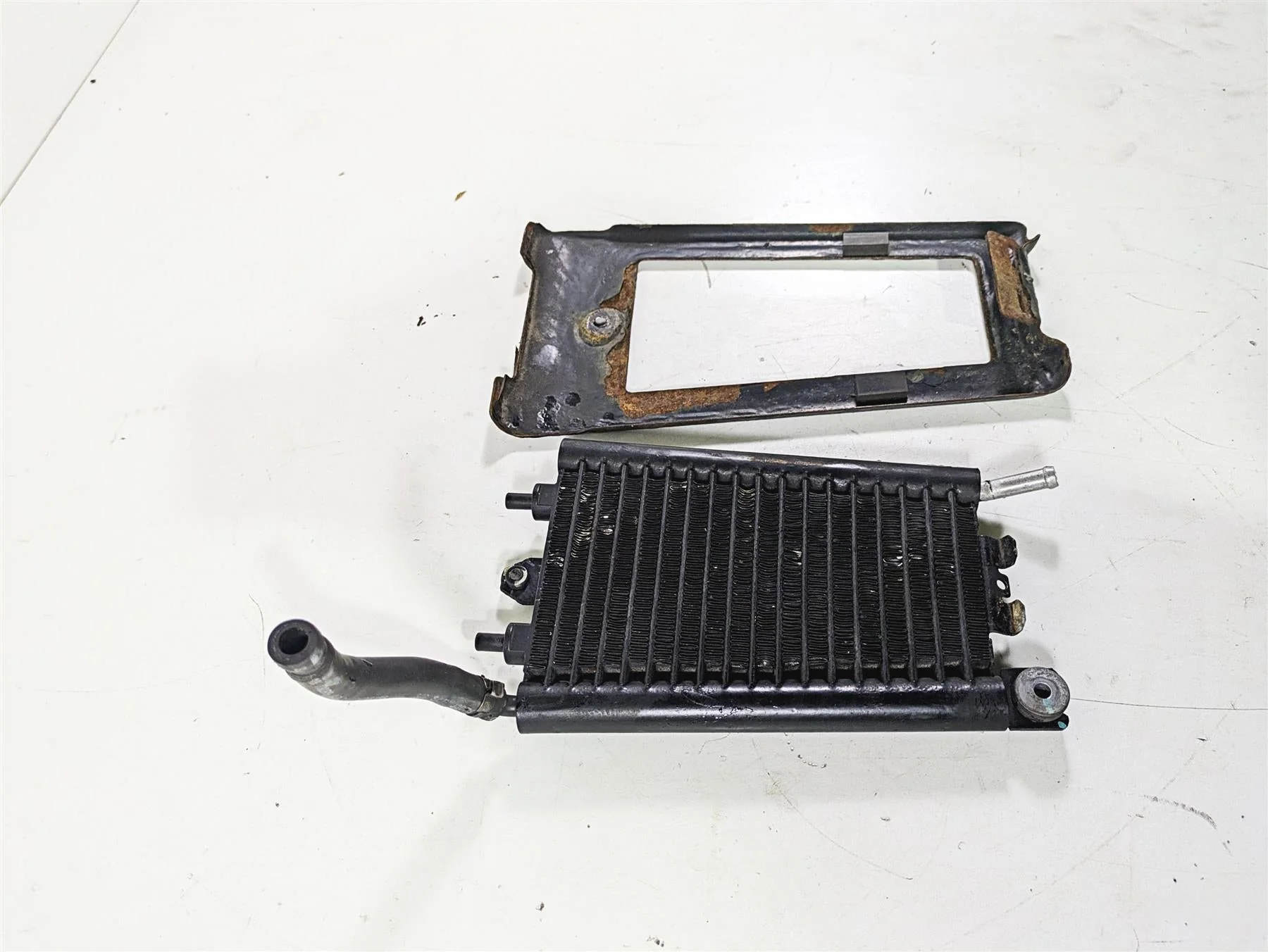 2018 Harley Softail FXFBS Fat Bob Oil Cooler Cover Line Set - No Leaks 62700191 - Image 2