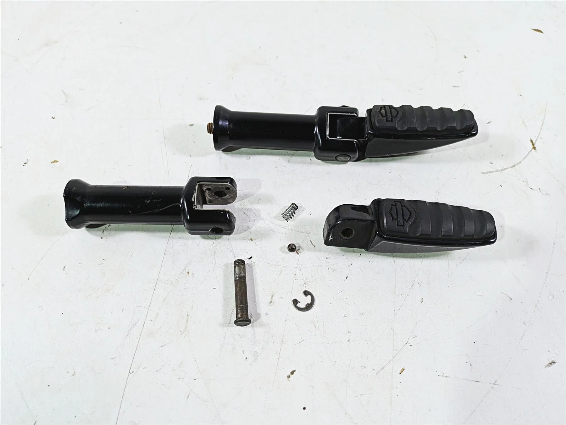 2018 Harley Softail FXFBS Fat Bob Passenger Livewire Footpeg Set - Read 50500762