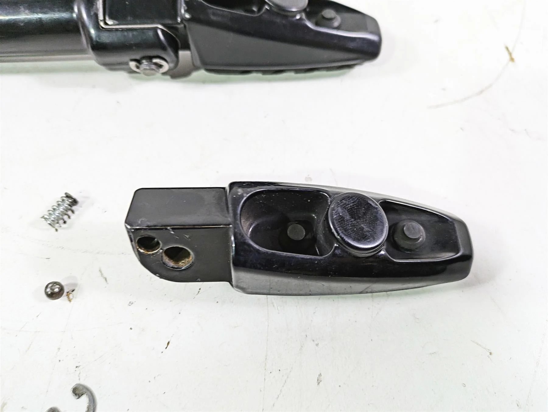 2018 Harley Softail FXFBS Fat Bob Passenger Livewire Footpeg Set - Read 50500762 - Image 12