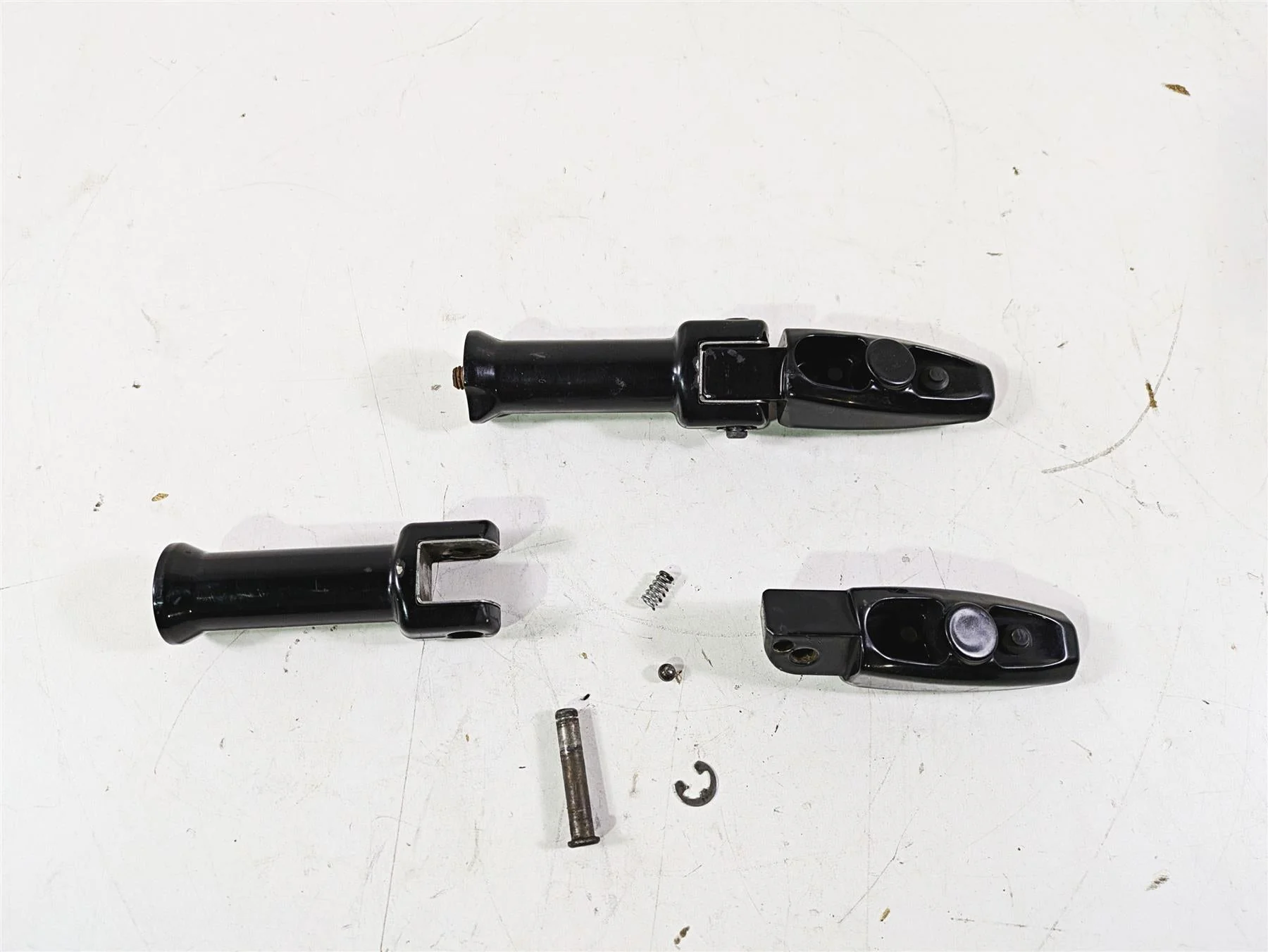 2018 Harley Softail FXFBS Fat Bob Passenger Livewire Footpeg Set - Read 50500762 - Image 9