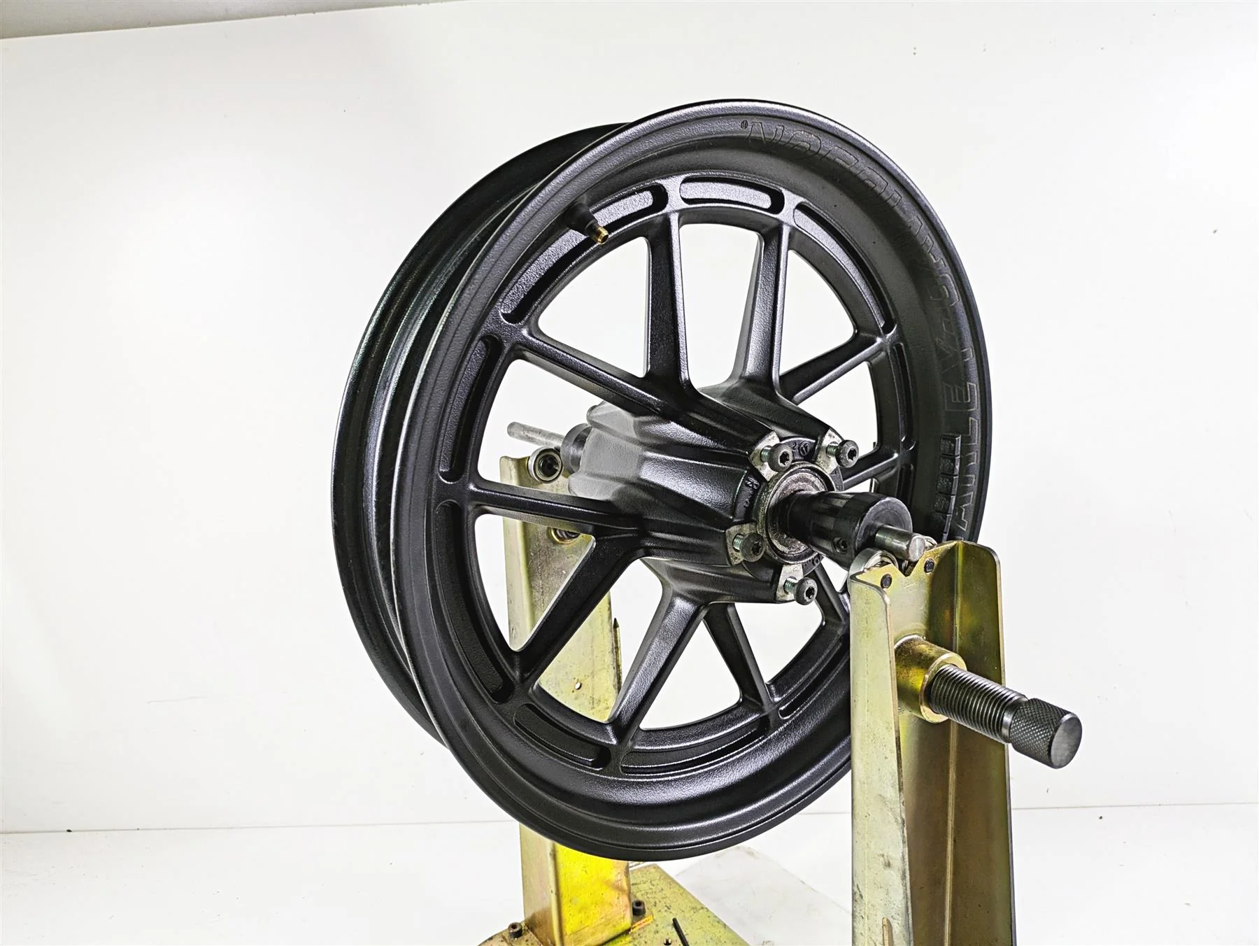 2018 Harley Softail FXFBS Fat Bob Straight 16x3 Front Wheel Rim 43300428 - Image 3