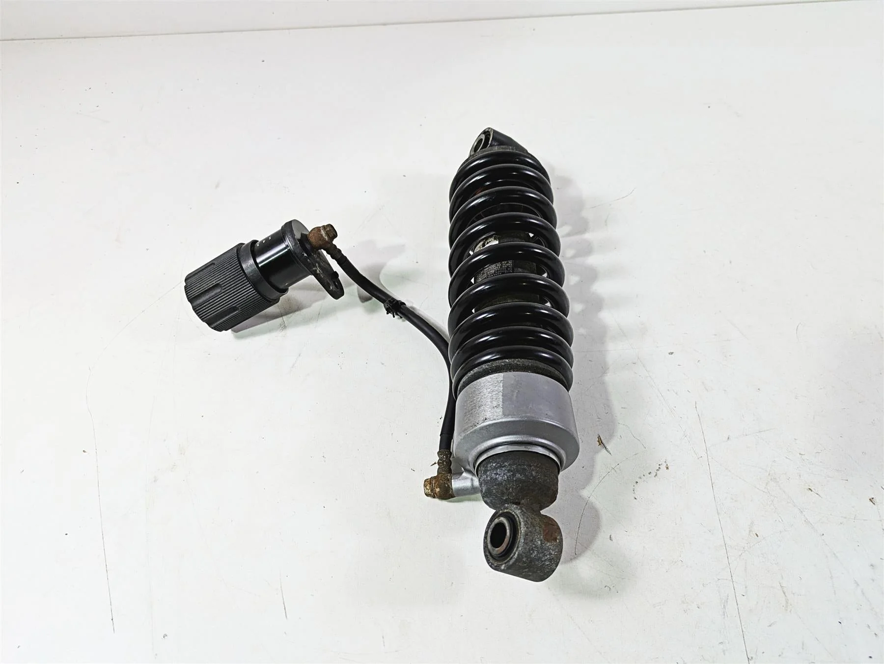 2018 Harley Softail FXFBS Fat Bob Straight Rear Suspension Shock Damper 54000111 - Image 2