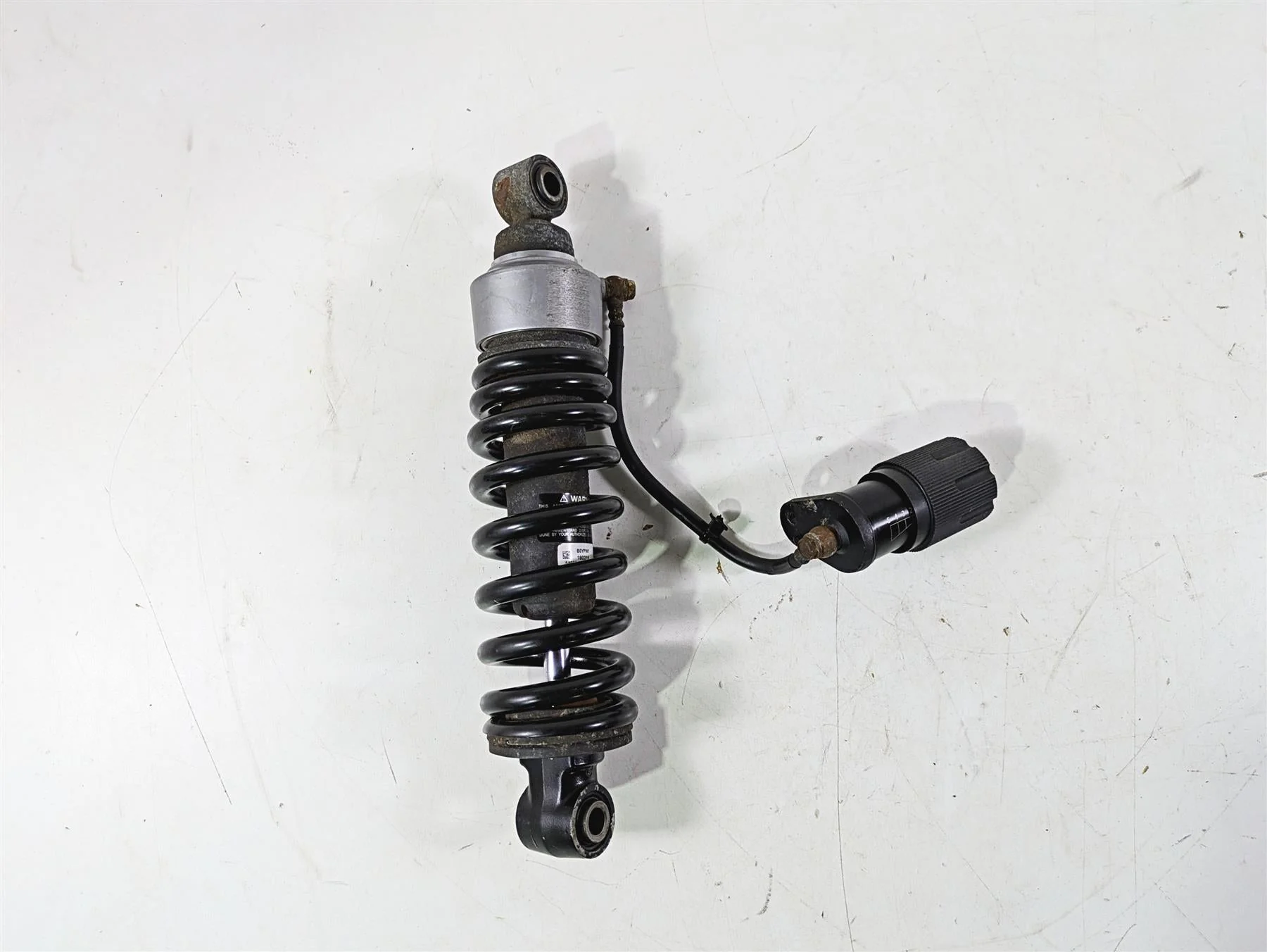 2018 Harley Softail FXFBS Fat Bob Straight Rear Suspension Shock Damper 54000111 - Image 5