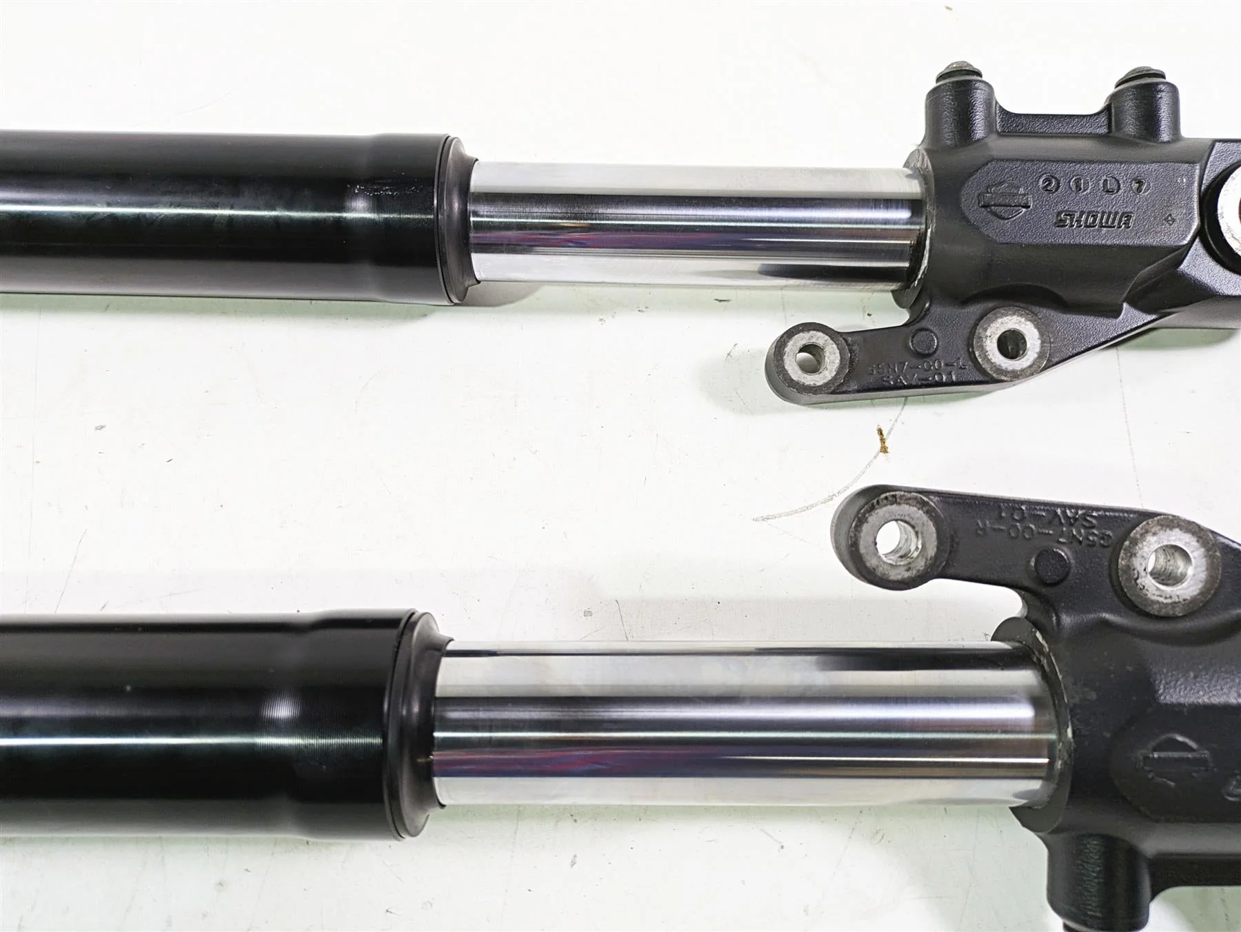 2018 Harley Softail FXFBS Fat Bob Straight Showa Front Fork Leg Set 45400178 - Image 6