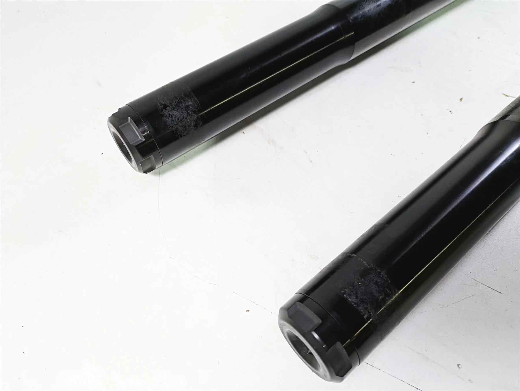 2018 Harley Softail FXFBS Fat Bob Straight Showa Front Fork Leg Set 45400178 - Image 8