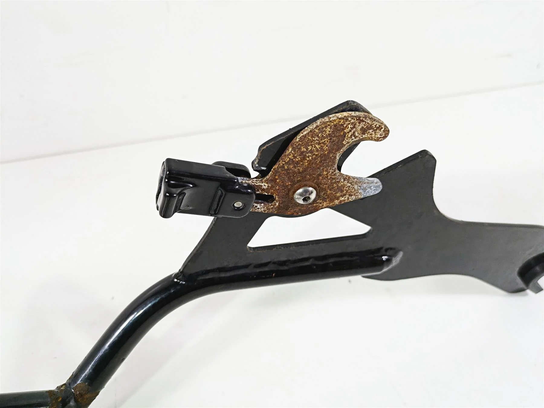 2018 Harley Softail FXFBS Fat Bob Two Up Luggage Rack & Mounts - Image 11
