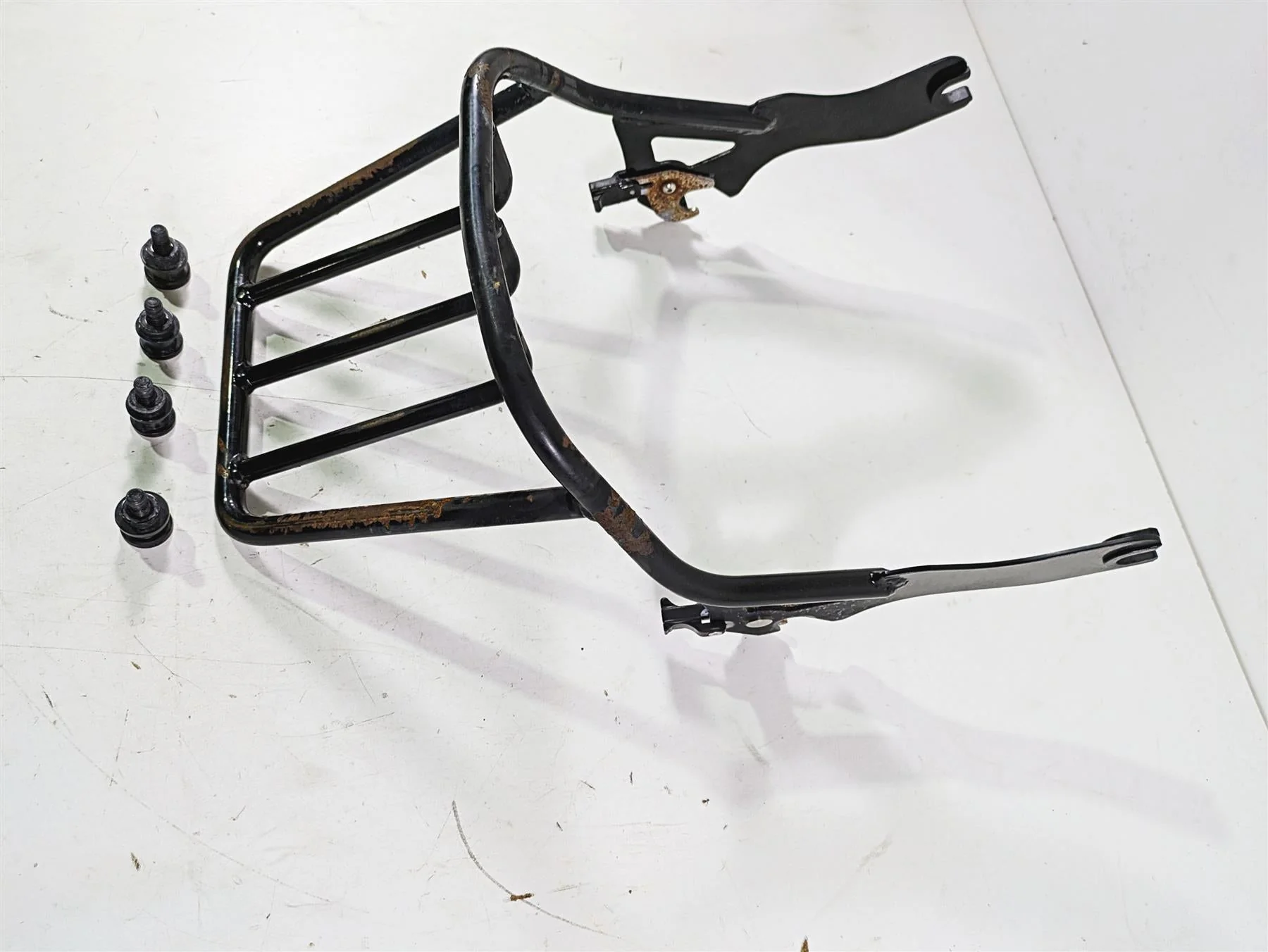 2018 Harley Softail FXFBS Fat Bob Two Up Luggage Rack & Mounts - Image 4