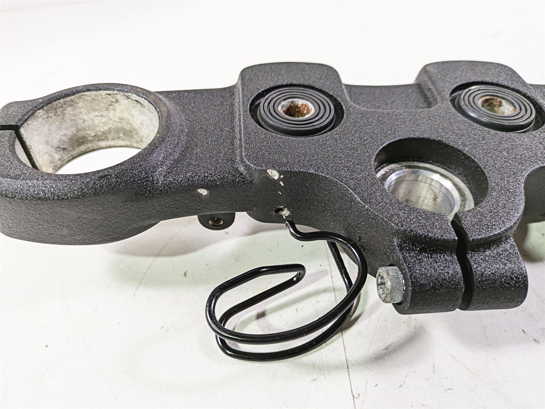 2018 Harley Softail FXFBS Fat Bob Upper Triple Tree Steering Clamp 55mm 45900191 - Image 10