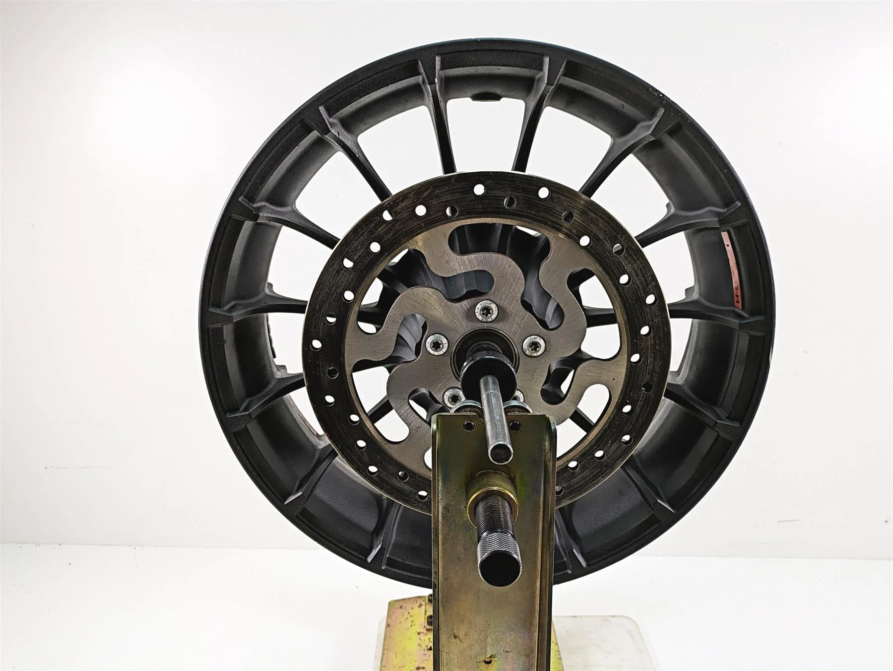 2018 Harley Touring FLHXSE CVO Street Glide Rear Wheel Rim 18x5 Talon 40900517 - Image 3