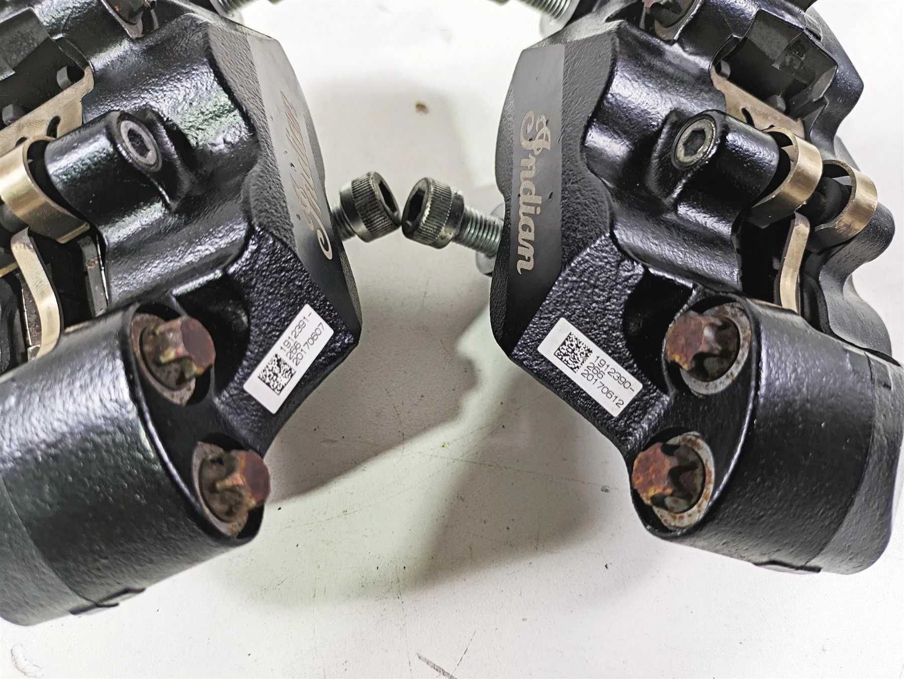 2018 Indian Chieftain Dark Horse Front Brake Caliper Set 1912390 1912391 - Image 12