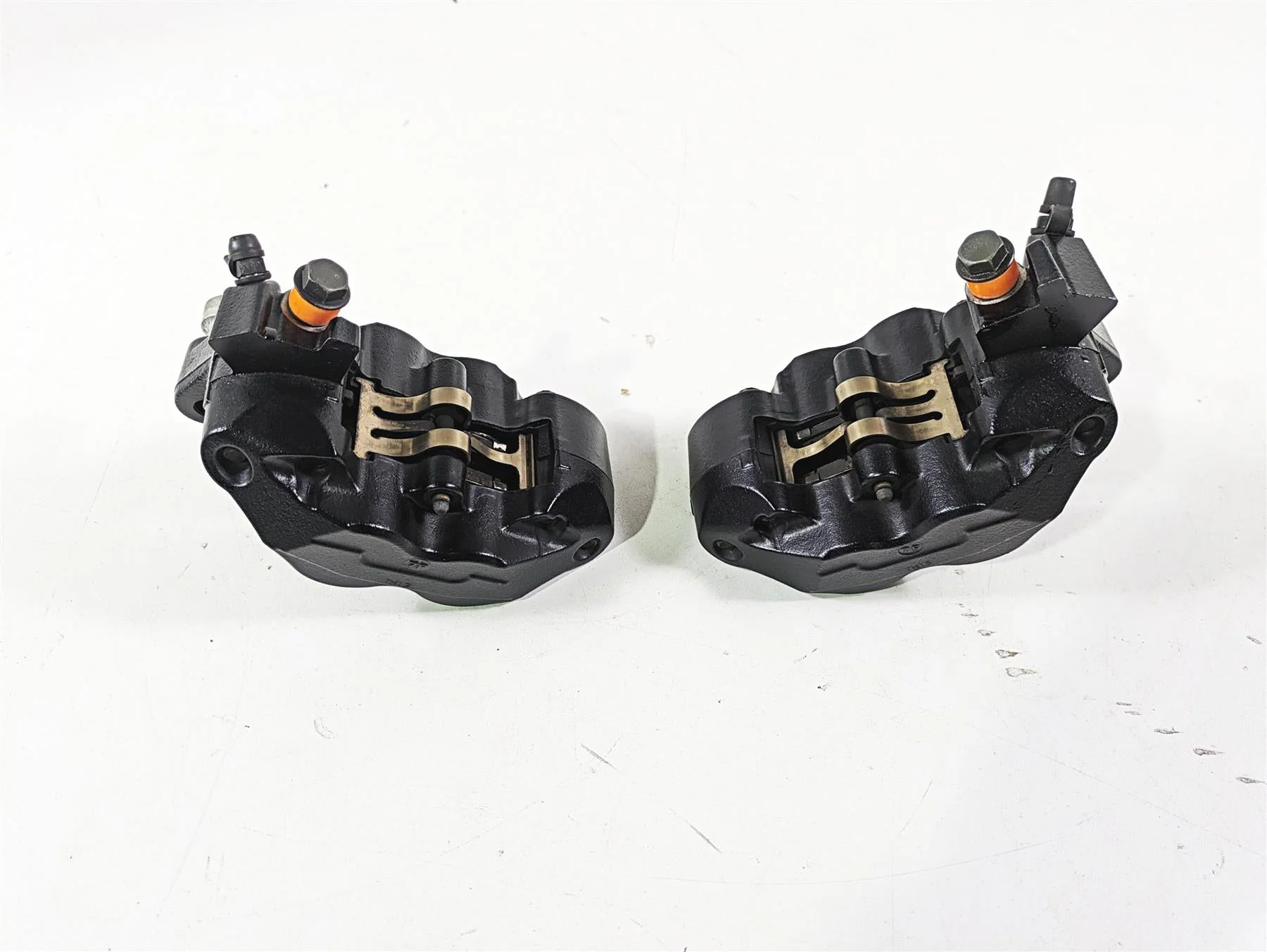 2018 Indian Chieftain Dark Horse Front Brake Caliper Set 1912390 1912391 - Image 3