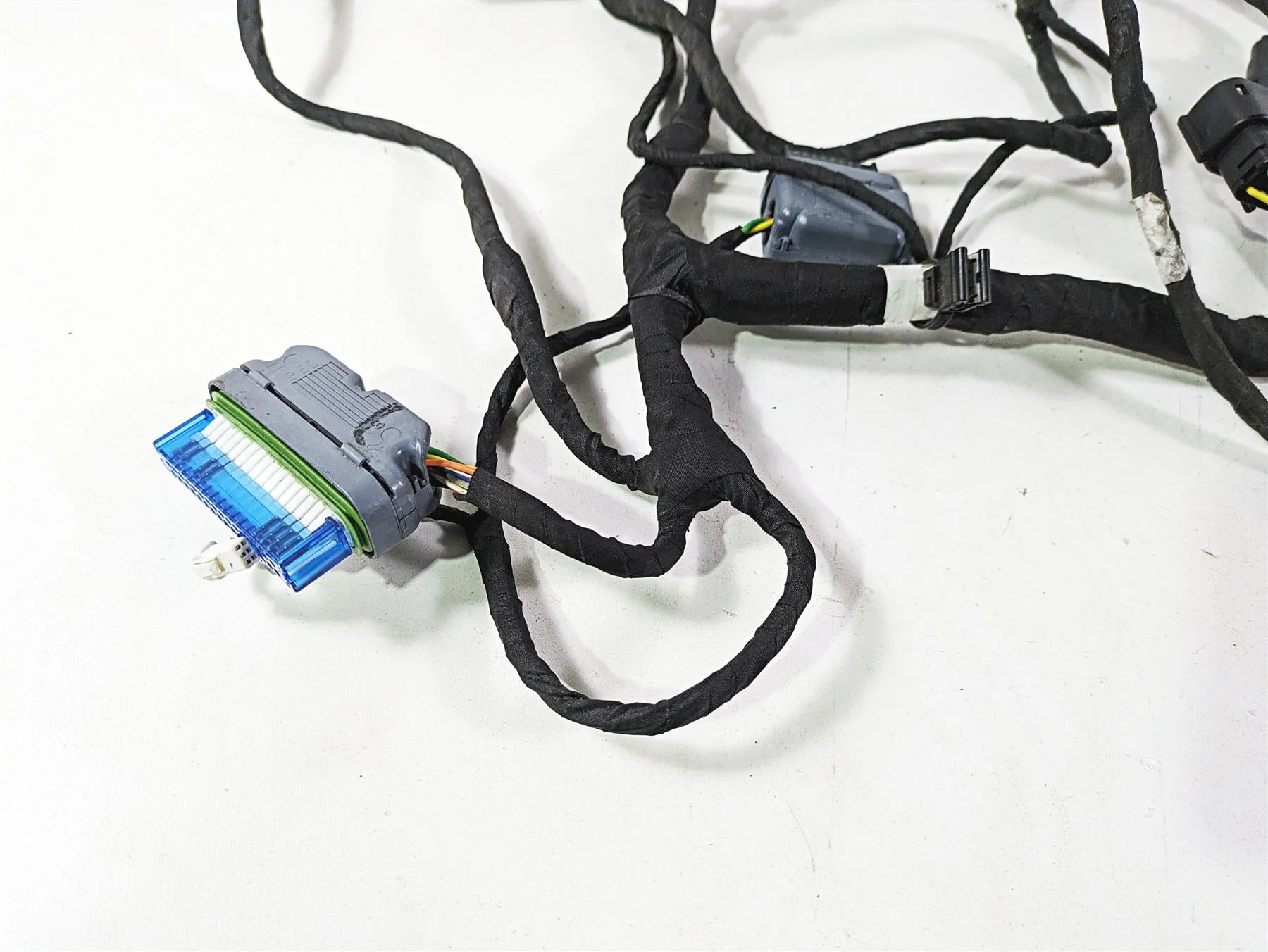 2018 Indian Chieftain Dark Horse Front Fairing Wiring Harness 2414066 - Image 9