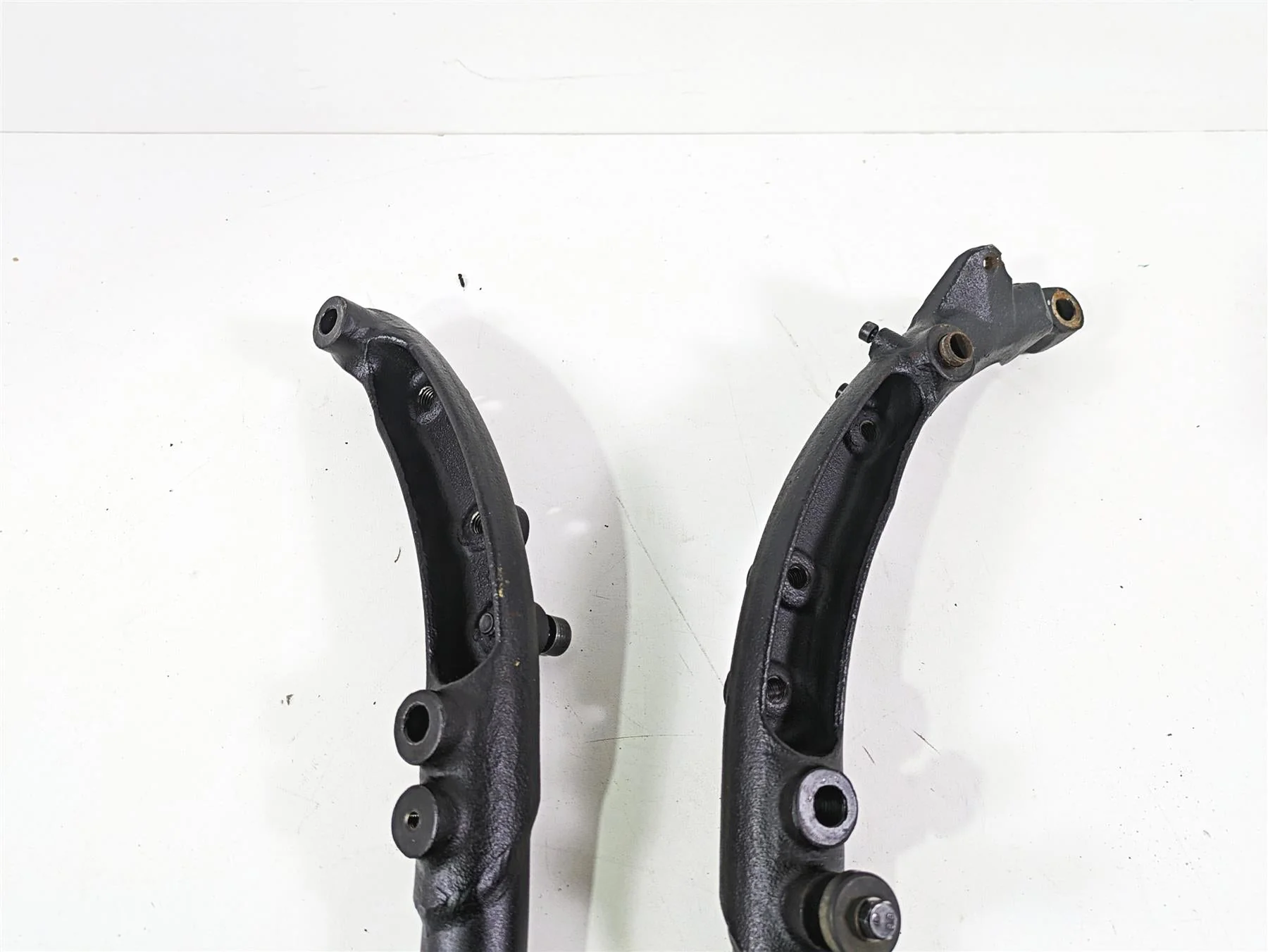 2018 Indian Chieftain Dark Horse Front Frame Rail Downtube Set 1018970 1026128 - Image 6