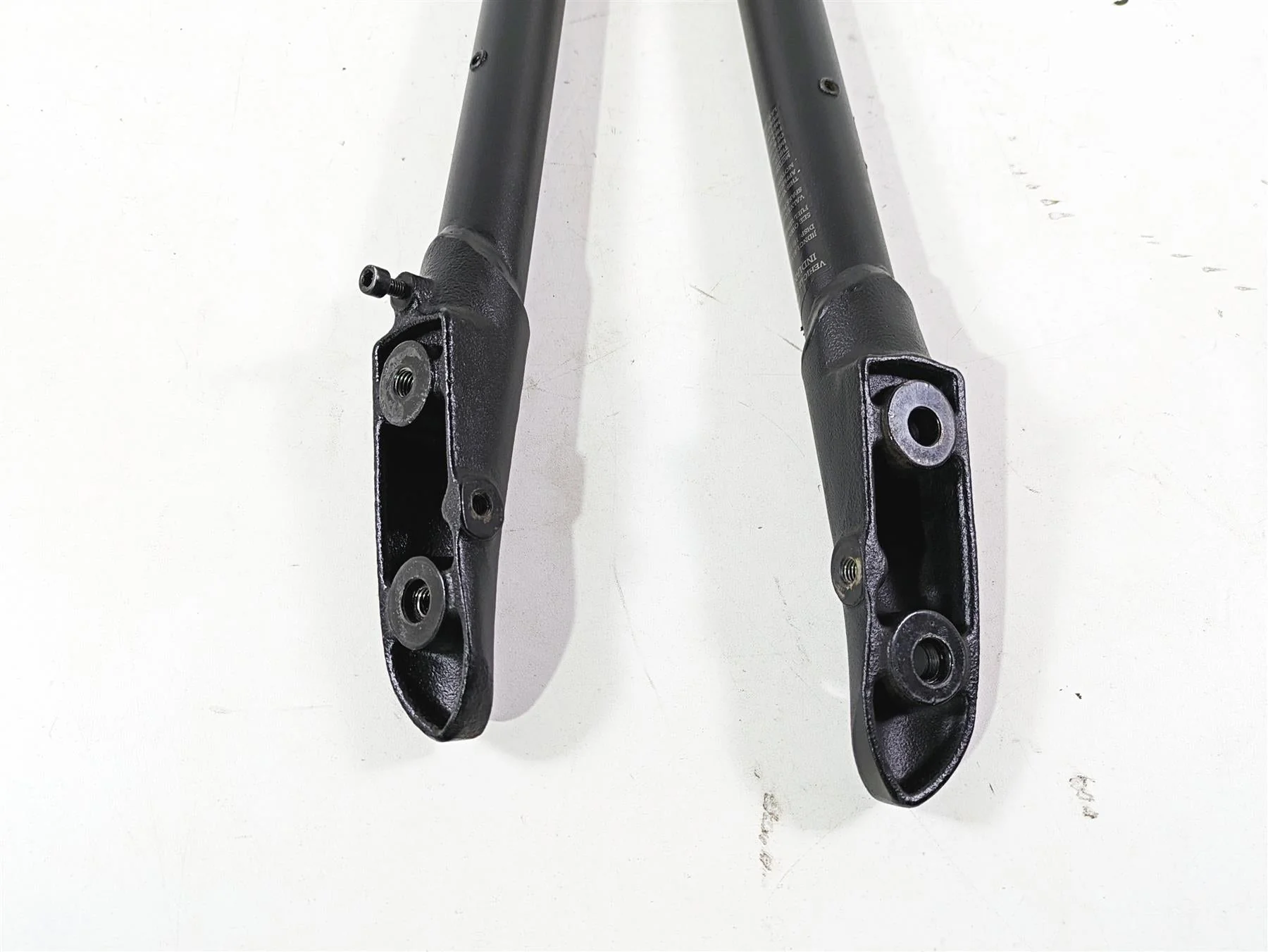 2018 Indian Chieftain Dark Horse Front Frame Rail Downtube Set 1018970 1026128 - Image 7