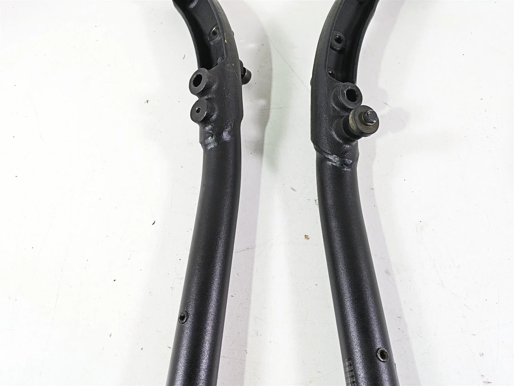 2018 Indian Chieftain Dark Horse Front Frame Rail Downtube Set 1018970 1026128 - Image 8