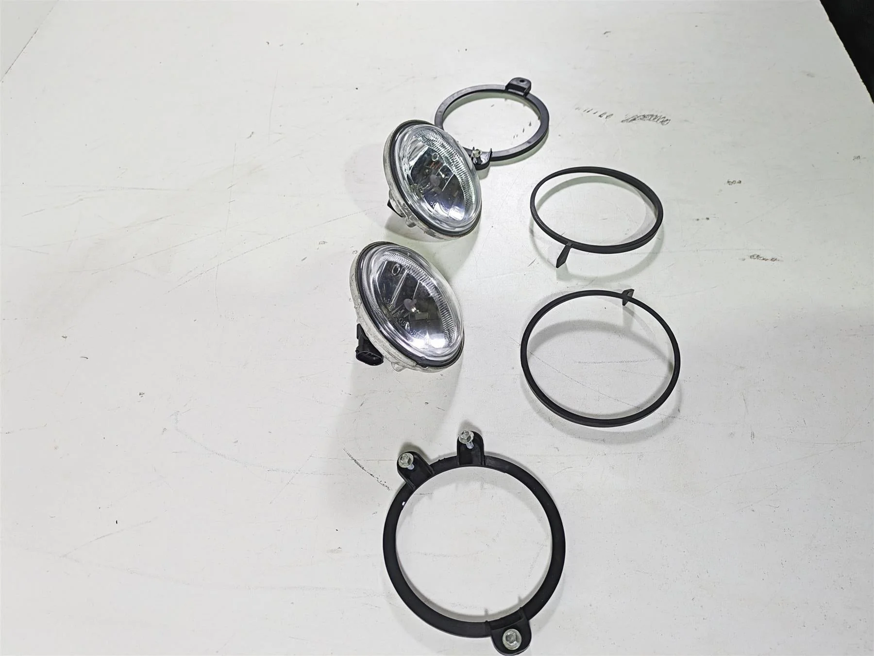 2018 Indian Chieftain Dark Horse Front L+R Spot Fog Light Lamp Set 2412296 - Image 2