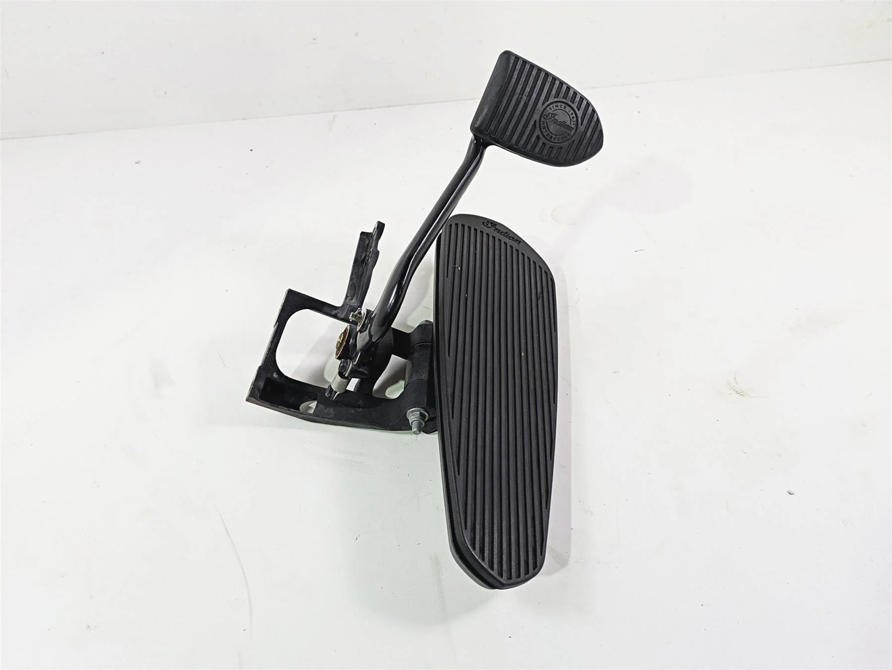 2018 Indian Chieftain Dark Horse Front Right Floor Board & Brake Pedal 5141001 - Image 5
