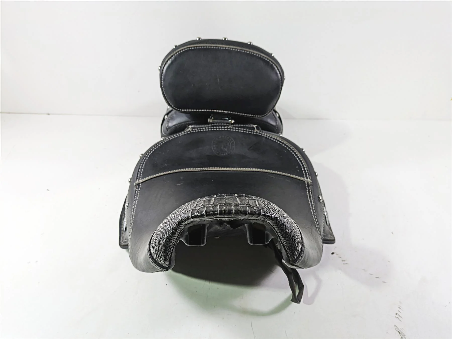 2018 Indian Chieftain Dark Horse Heated Seat Studded Crocodile Tip 2686580 - Image 3