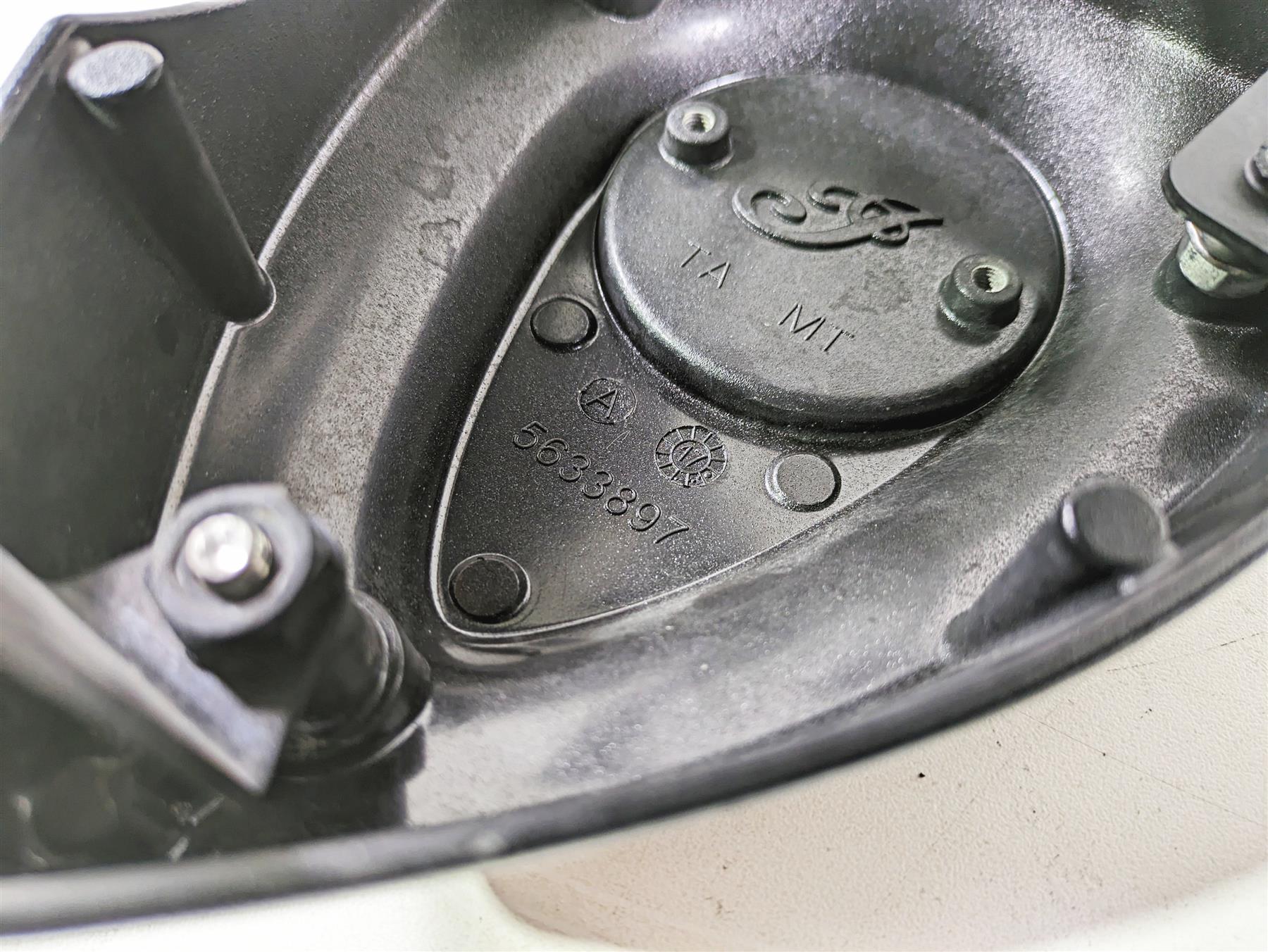 2018 Indian Chieftain Dark Horse Ignition Coil Cover & Mount 5633897 - Image 10