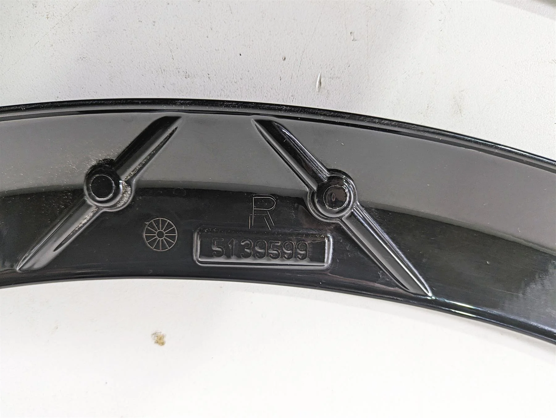 2018 Indian Chieftain Dark Horse Rear Black Fender Struts Covers 5139599 5139598 - Image 8