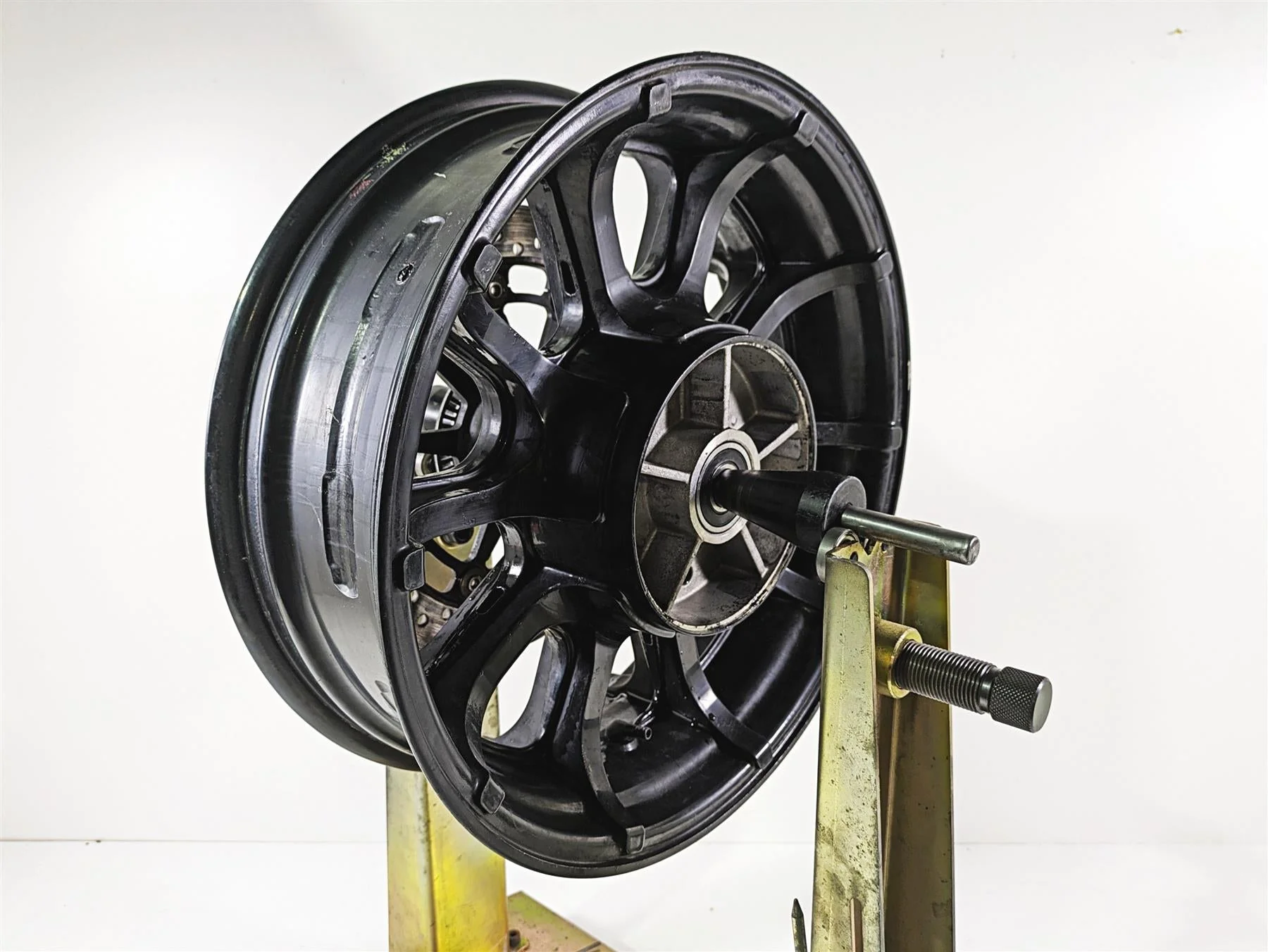 2018 Indian Chieftain Dark Horse Rear Wheel Rim 16x5 1523060