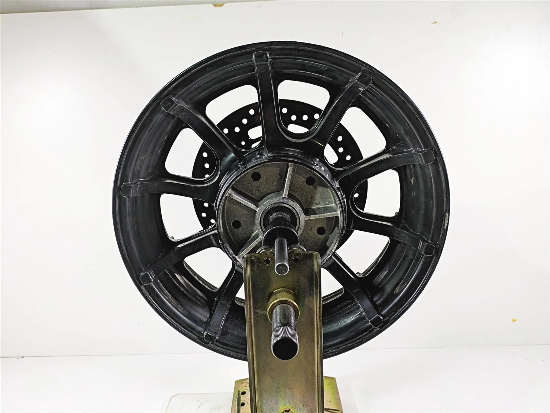 2018 Indian Chieftain Dark Horse Rear Wheel Rim 16x5 1523060 - Image 3