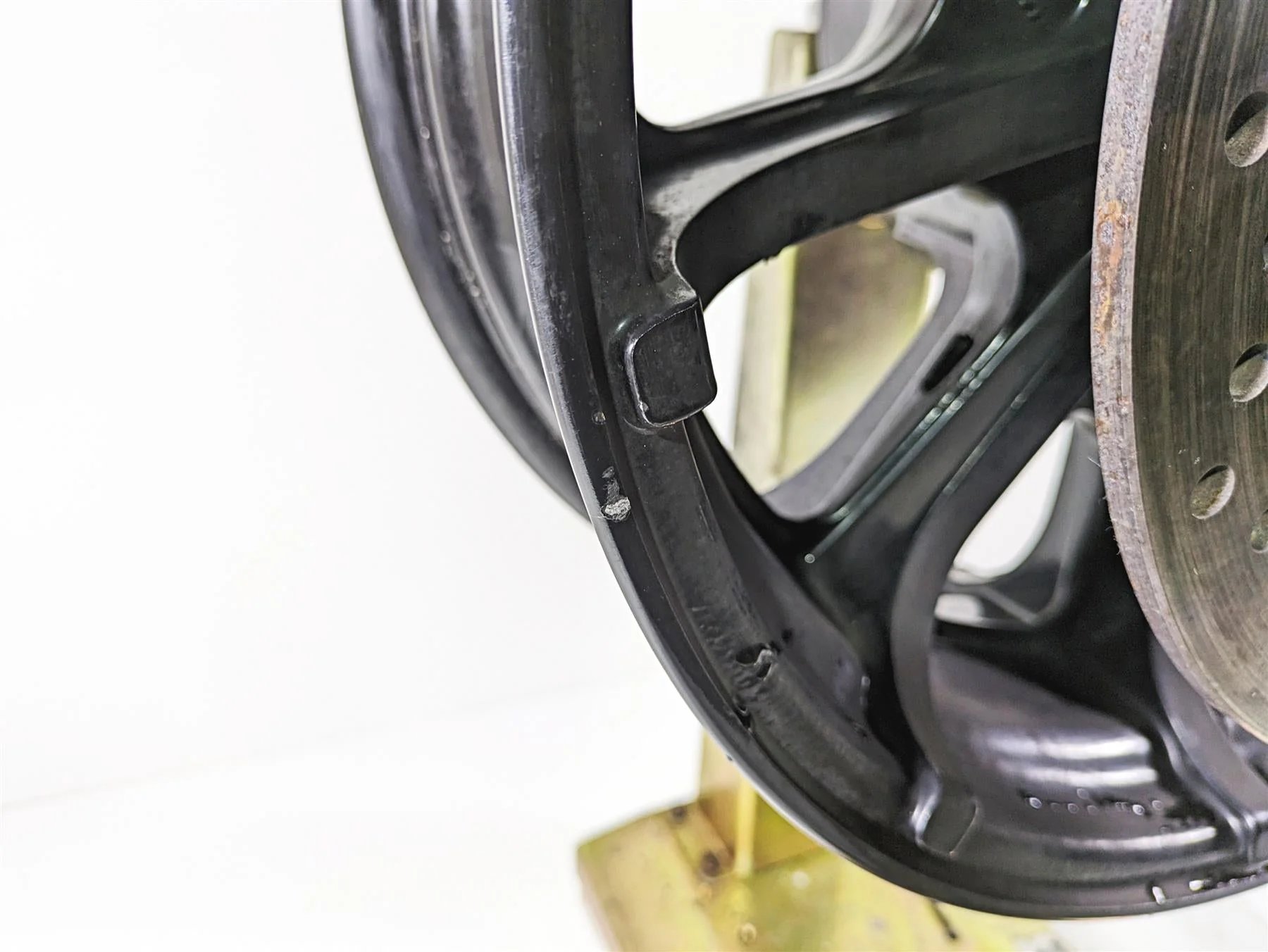 2018 Indian Chieftain Dark Horse Rear Wheel Rim 16x5 1523060 - Image 6