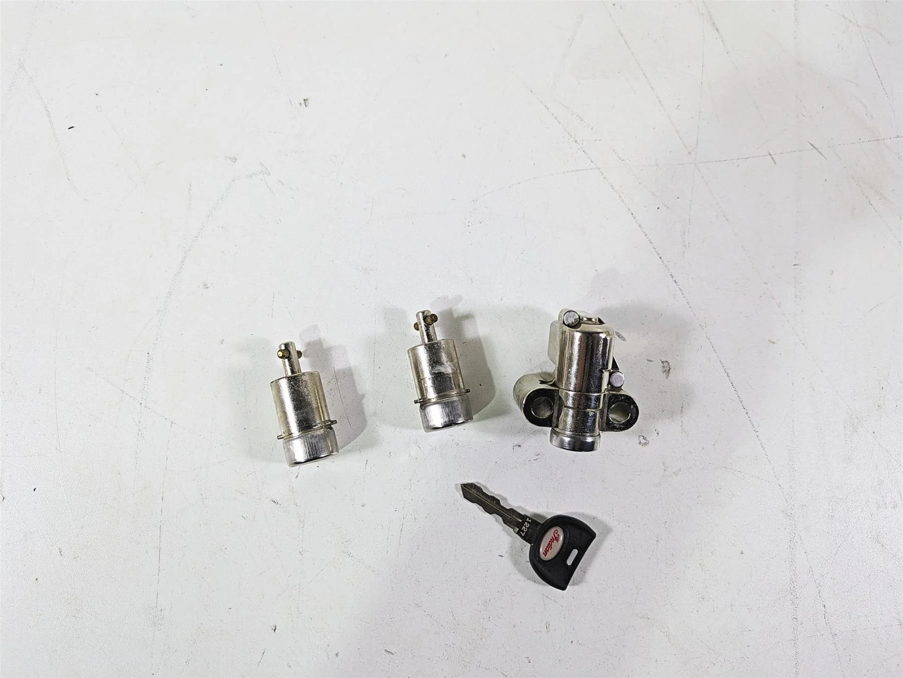2018 Indian Chieftain Dark Horse Steering & Saddle Bag Lock & Key Set 2635146 - Image 4