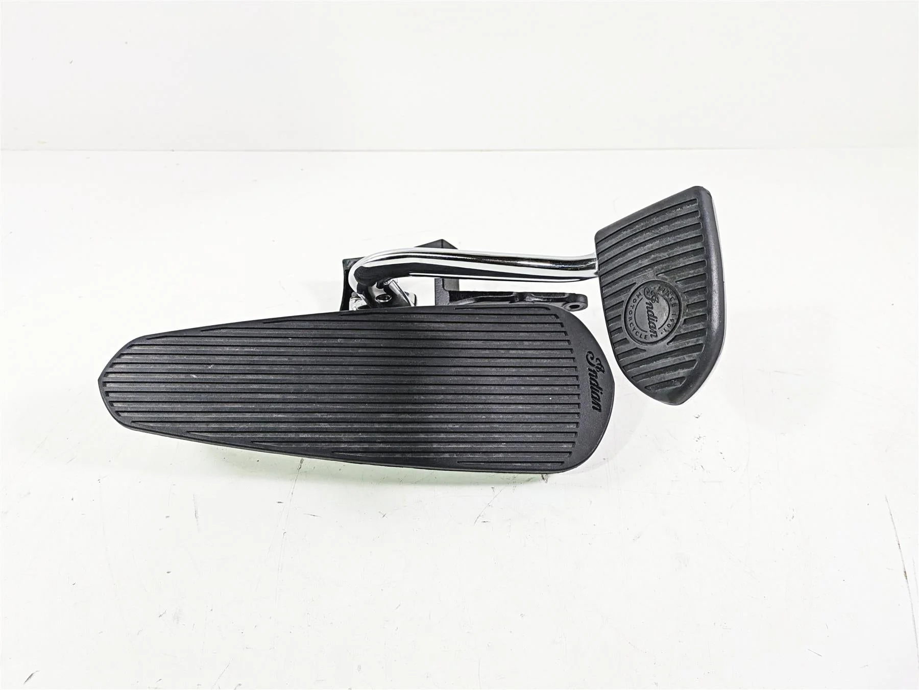 2018 Indian Chieftain Limited Chrome Right Floor Board & Brake Pedal 5141001 - Image 2