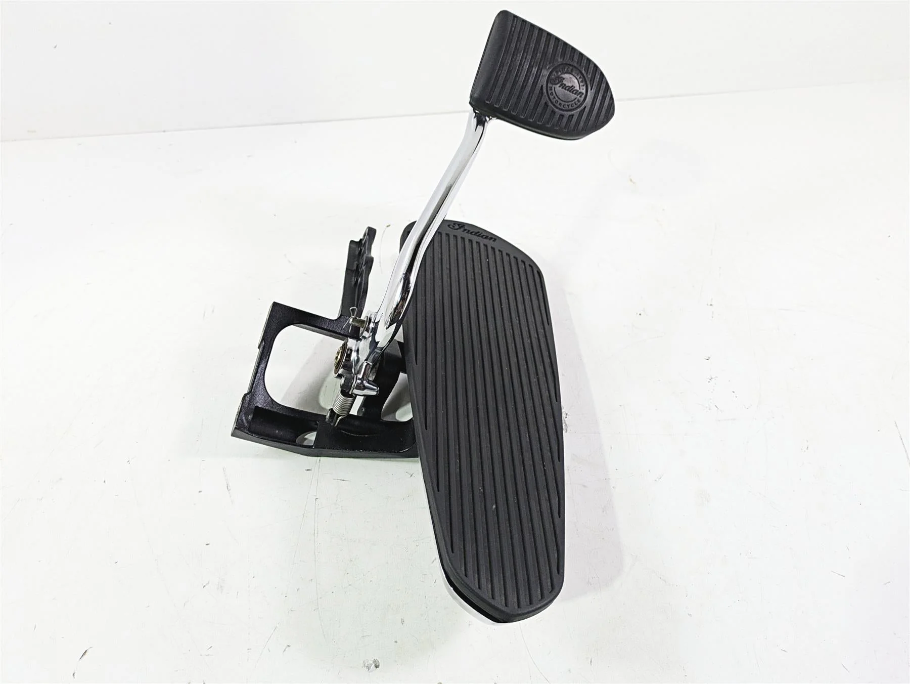2018 Indian Chieftain Limited Chrome Right Floor Board & Brake Pedal 5141001 - Image 5