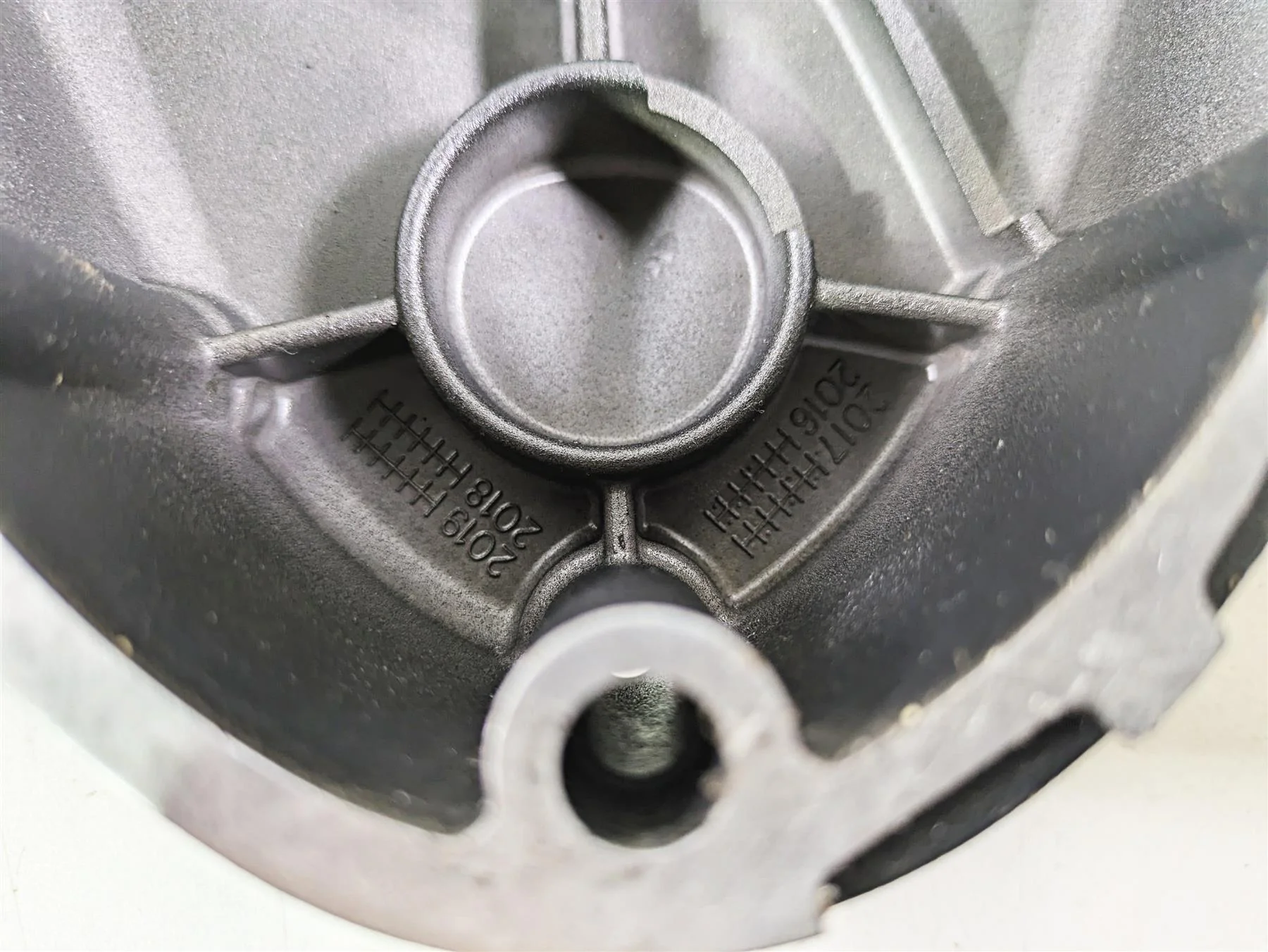 2018 Indian Chieftain Limited Engine Side Cam Shaft Chest Cover Black 5138237 - Image 12