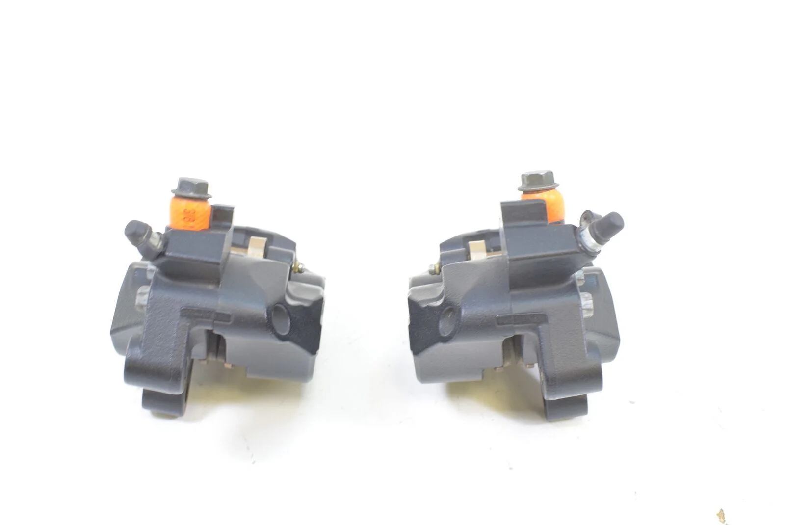 2018 Indian Chieftain Limited Front Brake Caliper Set 1912390 1912391 - Image 2