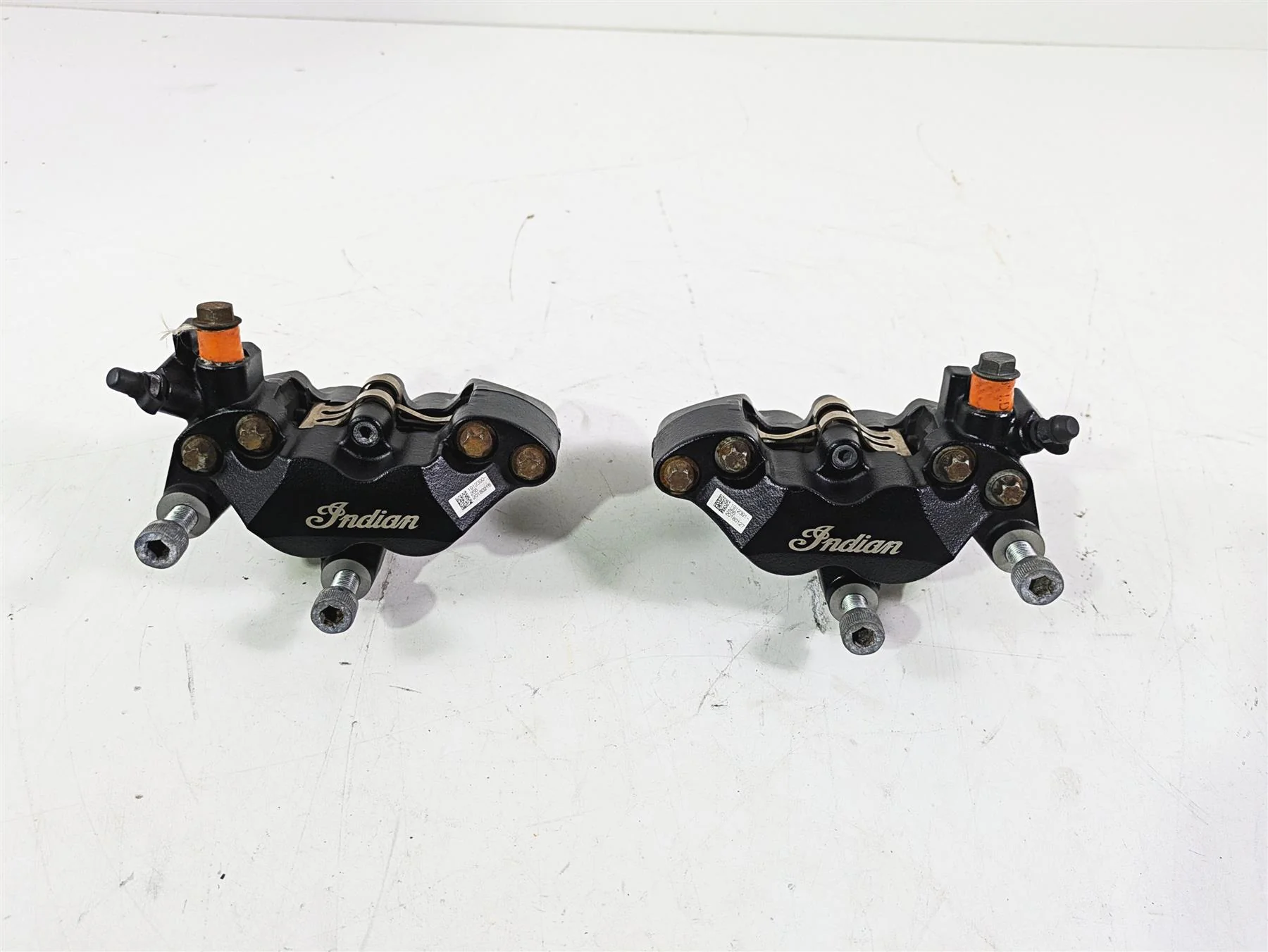 2018 Indian Chieftain Limited Front Brake Caliper Set 1912390 1912391