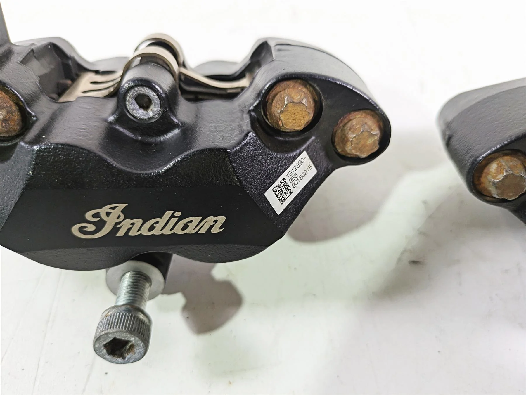 2018 Indian Chieftain Limited Front Brake Caliper Set 1912390 1912391 - Image 6