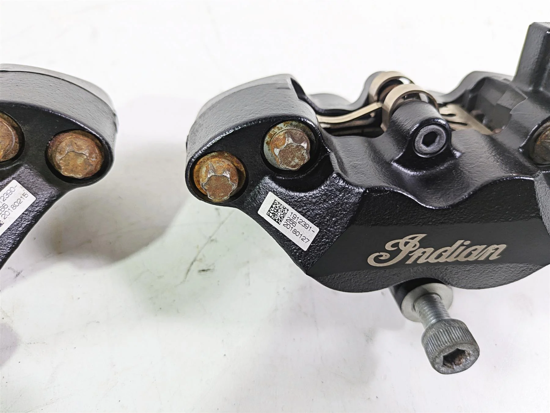 2018 Indian Chieftain Limited Front Brake Caliper Set 1912390 1912391 - Image 7