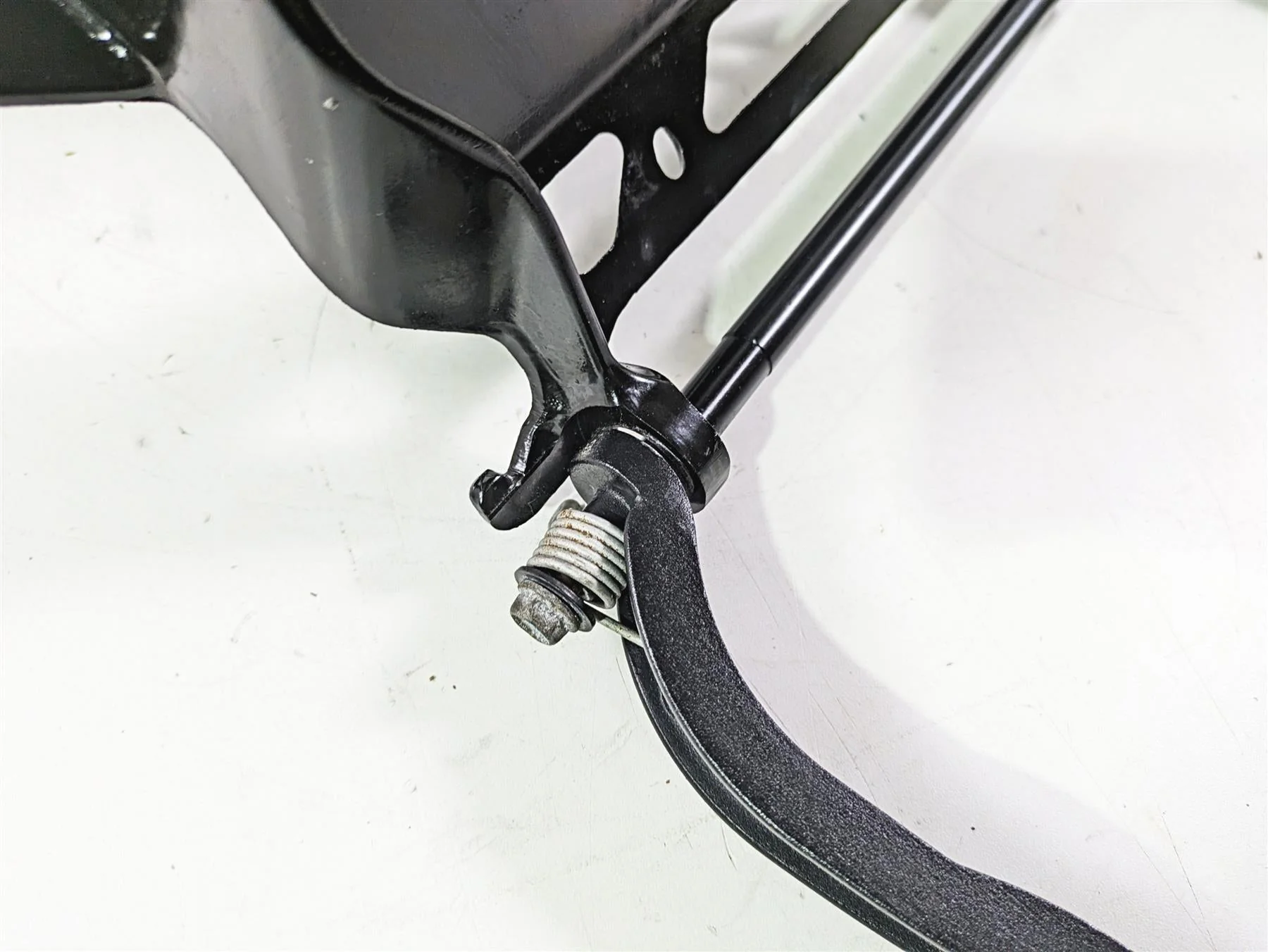 2018 Indian Chieftain Limited Front Fairing Stay Holder Carrier 1022608 - Image 10