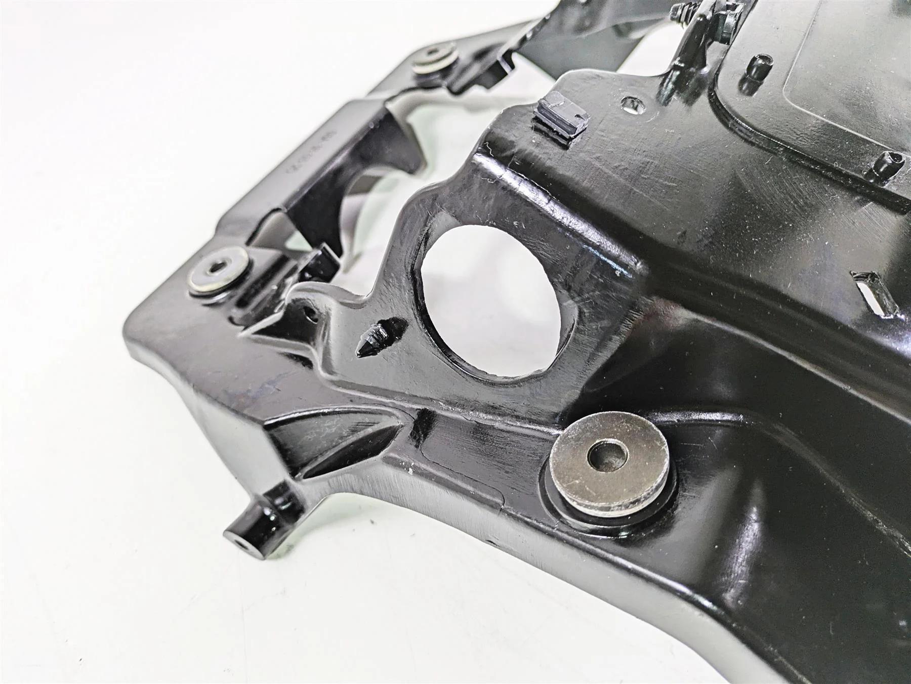2018 Indian Chieftain Limited Front Fairing Stay Holder Carrier 1022608 - Image 11