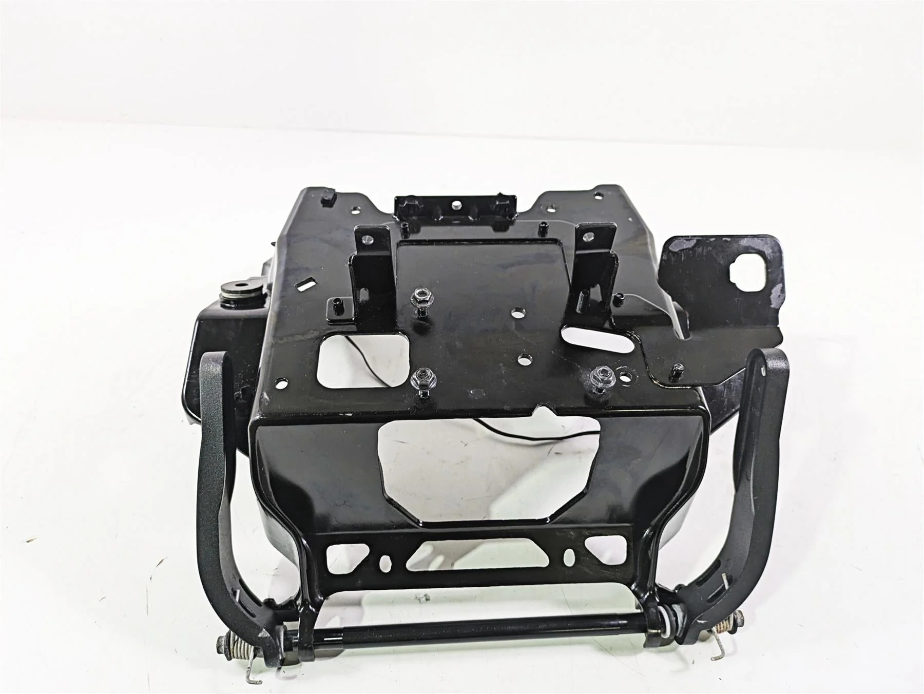 2018 Indian Chieftain Limited Front Fairing Stay Holder Carrier 1022608 - Image 4