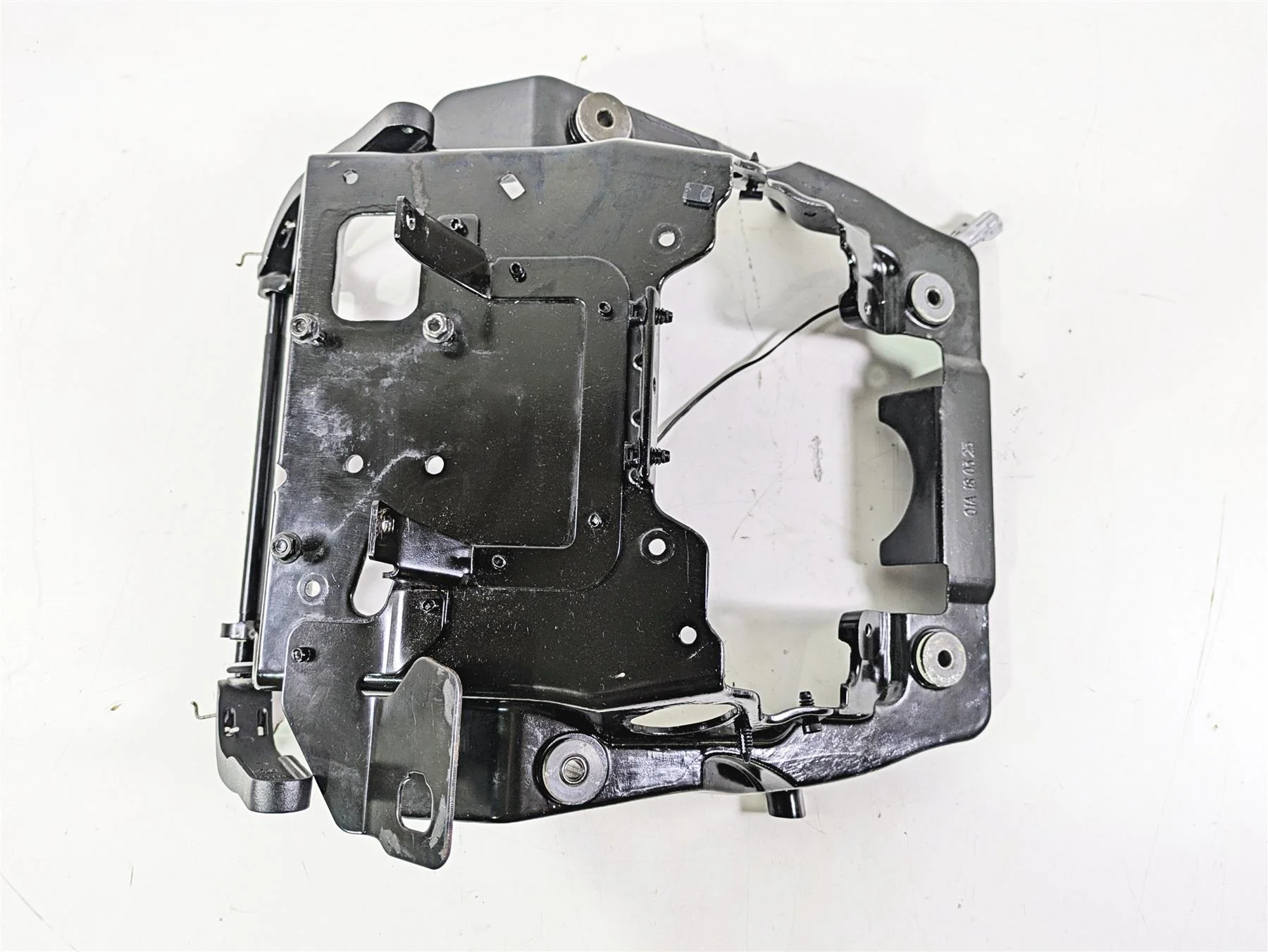 2018 Indian Chieftain Limited Front Fairing Stay Holder Carrier 1022608 - Image 6