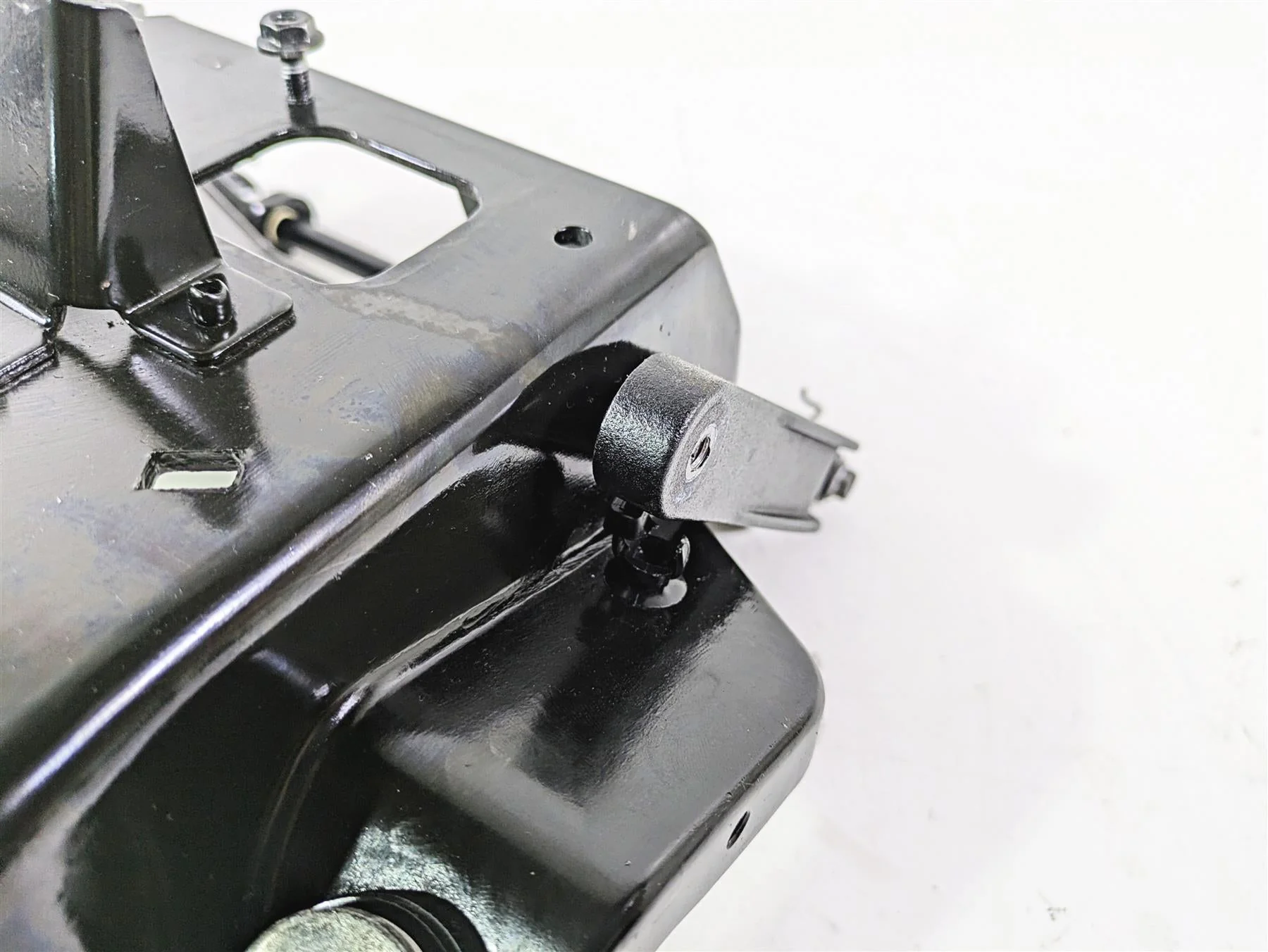 2018 Indian Chieftain Limited Front Fairing Stay Holder Carrier 1022608 - Image 7