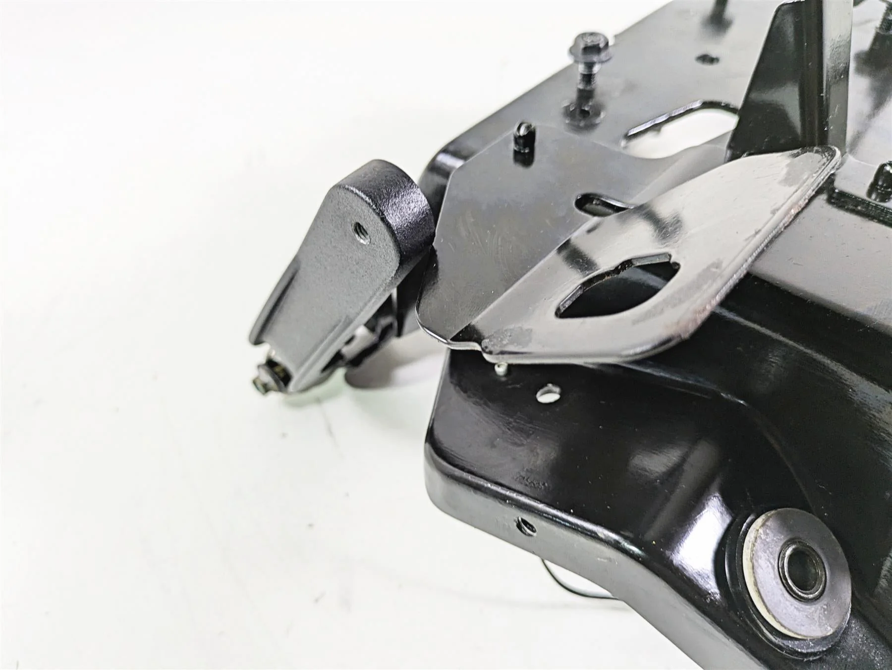 2018 Indian Chieftain Limited Front Fairing Stay Holder Carrier 1022608 - Image 8