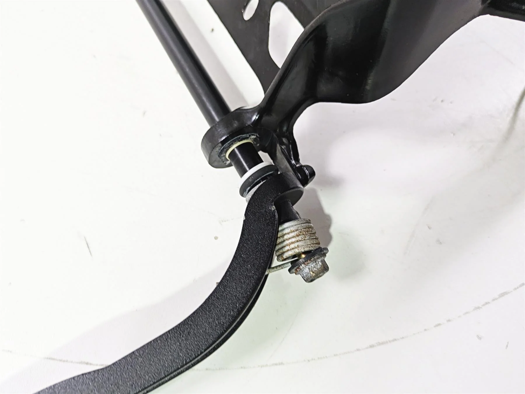 2018 Indian Chieftain Limited Front Fairing Stay Holder Carrier 1022608 - Image 9