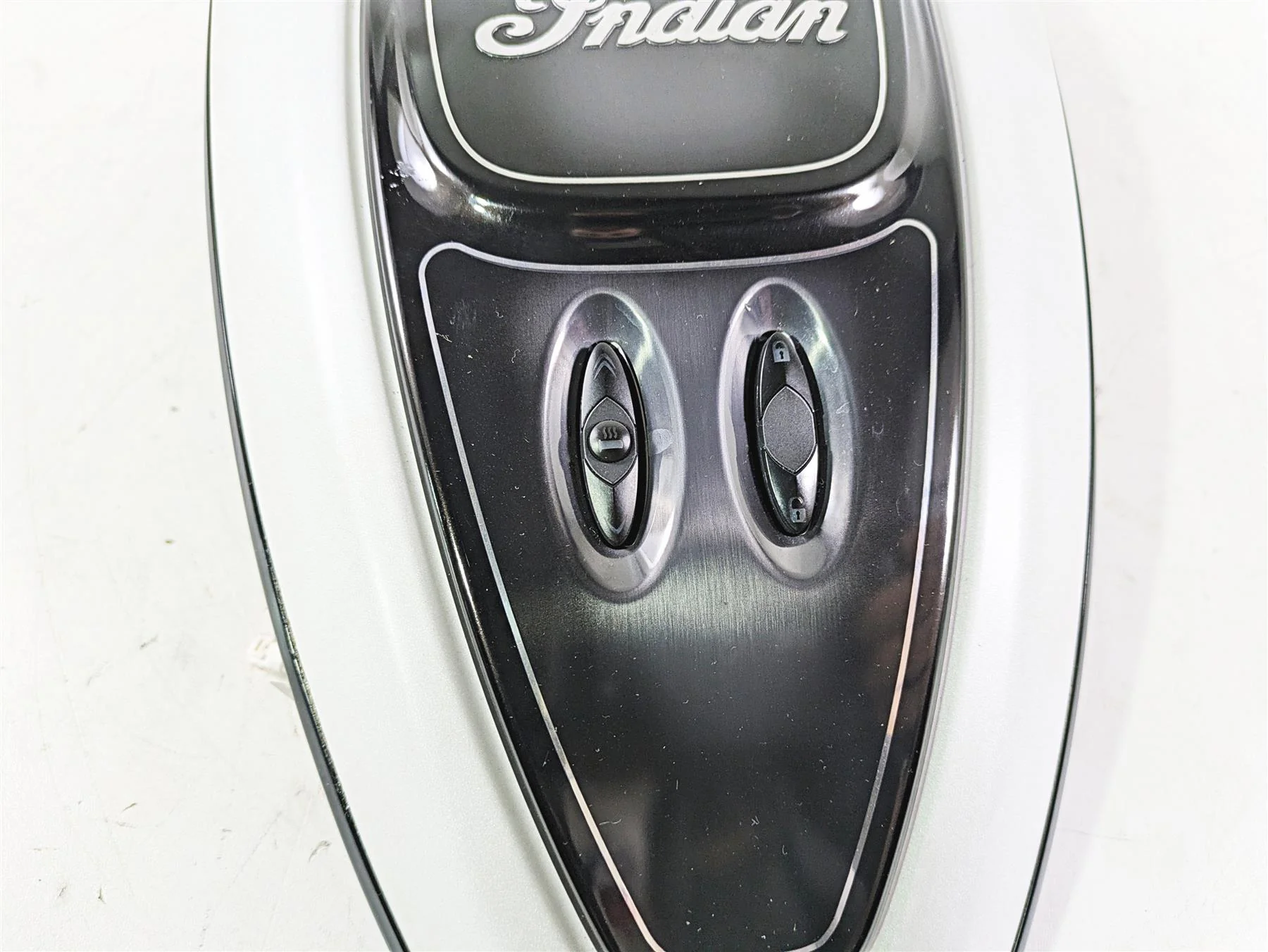 2018 Indian Chieftain Limited Fuel Gas Tank Cover Fairing Cowl & Knobs 5633653 - Image 5