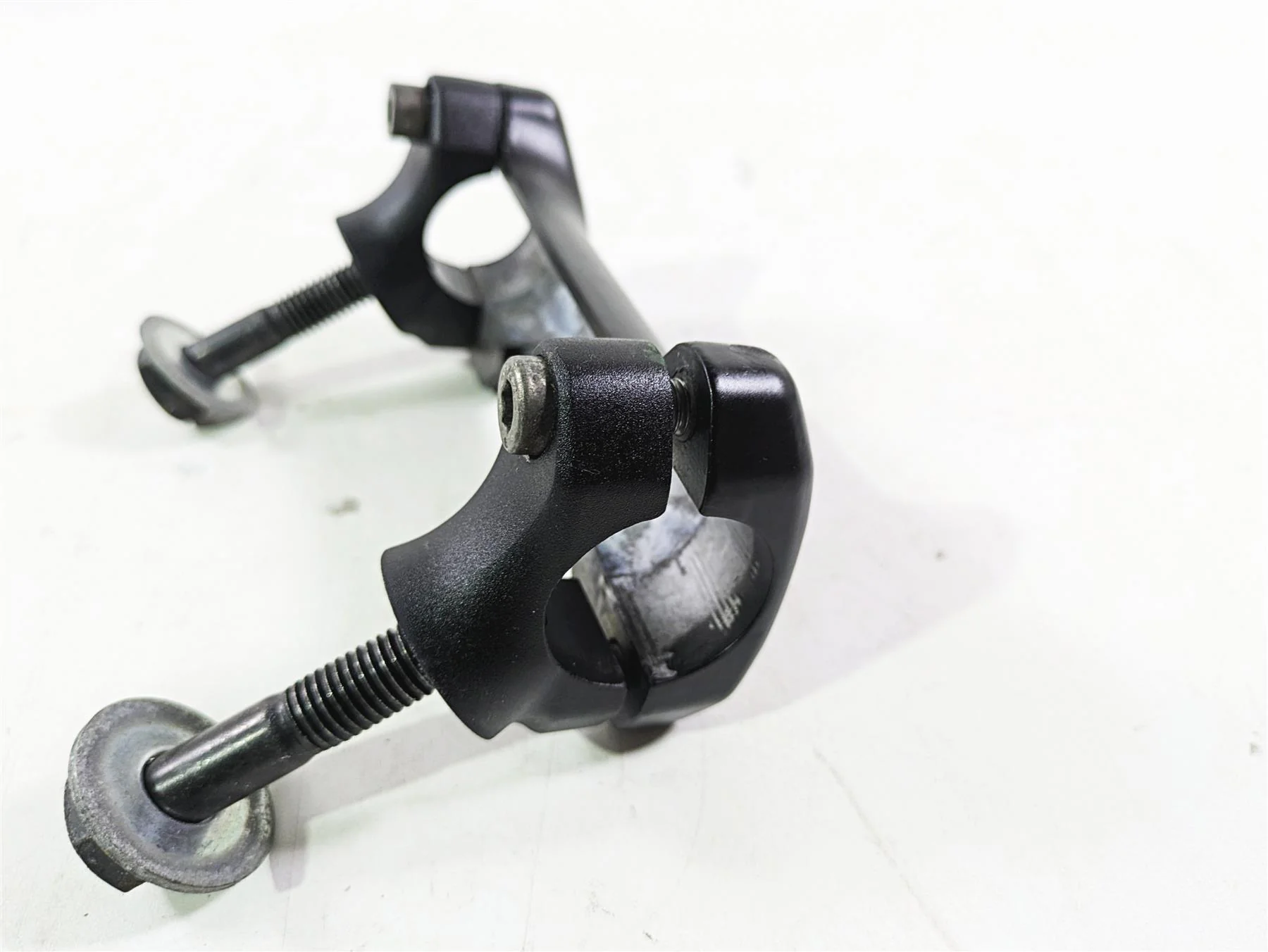 2018 Indian Chieftain Limited Handlebar Riser Holder Set 5139656 - Image 9