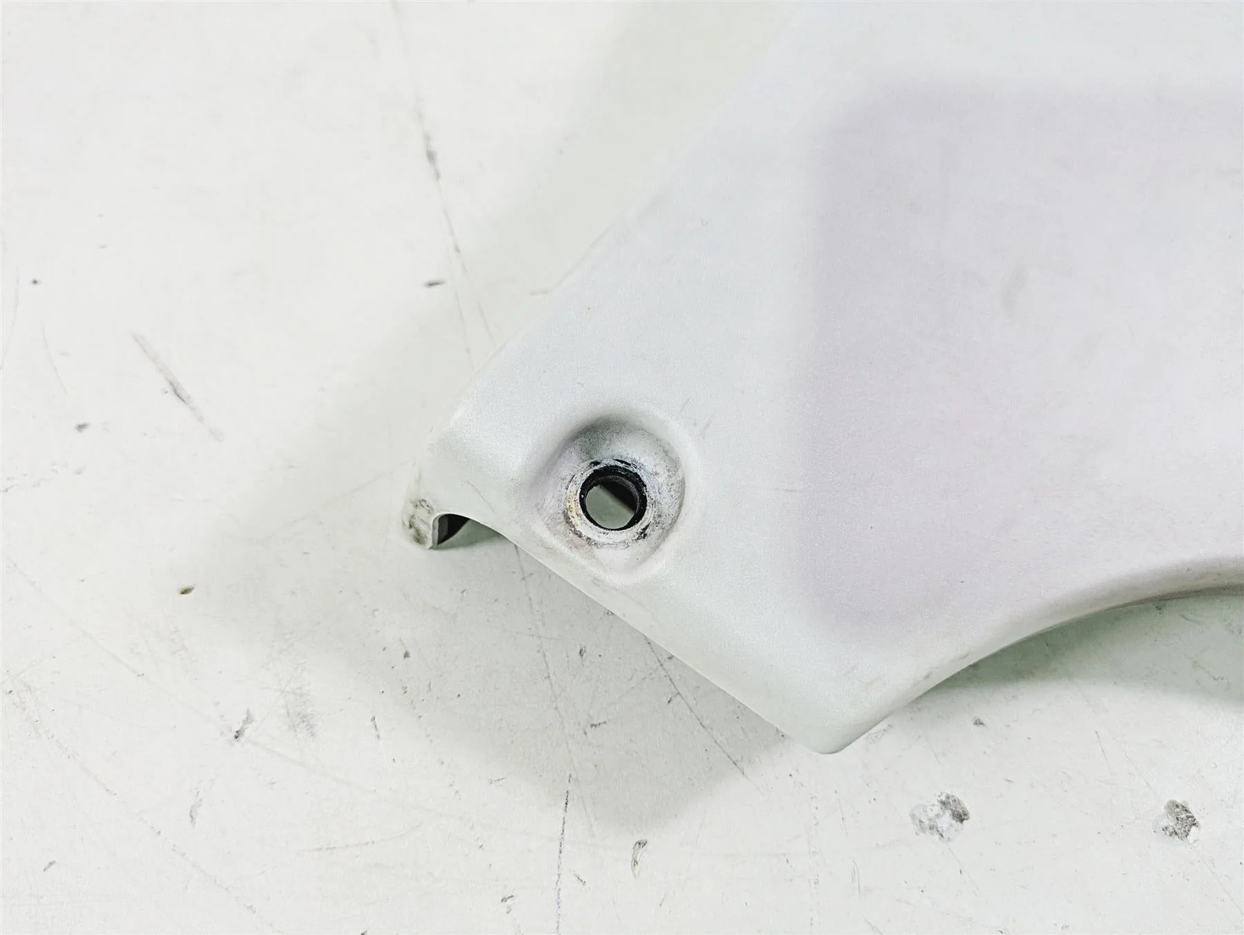 2018 Indian Chieftain Limited Left Lower Side Cover Fairing White Pearl 5450241 - Image 5