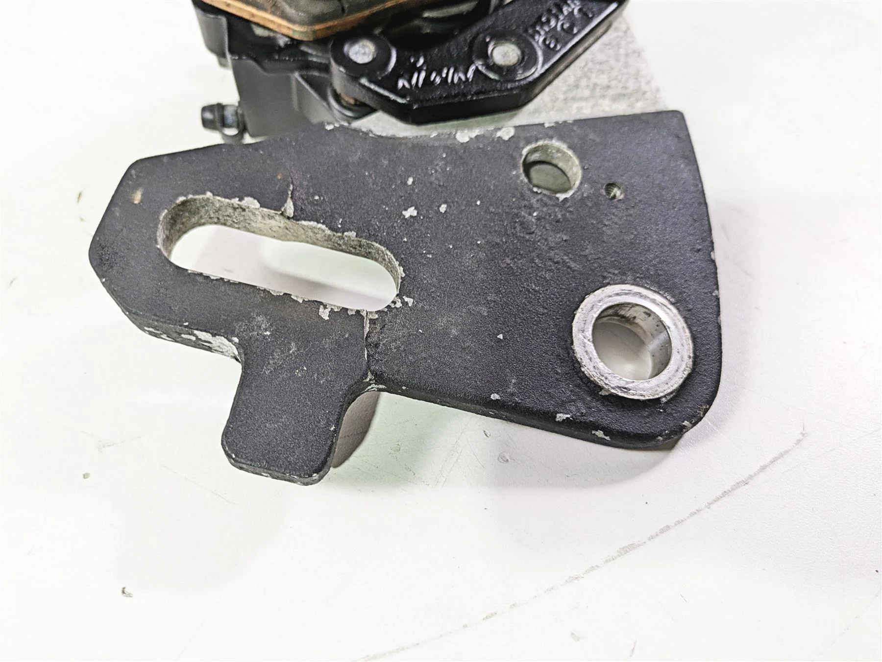 2018 Indian Chieftain Limited Rear Brake Caliper & Bracket 1912006 - Image 9